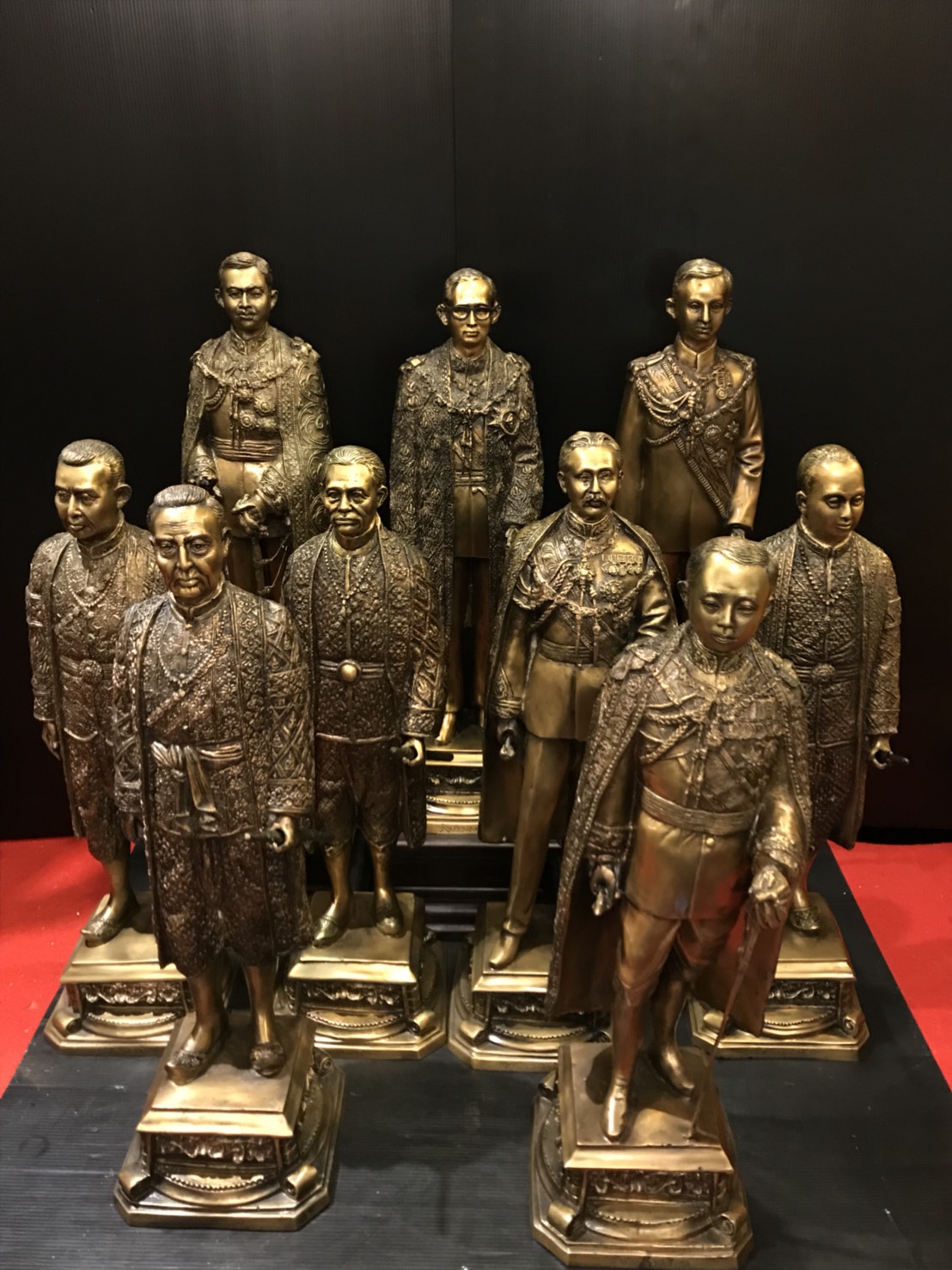 รูปหล่อในหลวง 9 รัชกาล รูปหล่อรัชกาลที่ ร.1-ร.9 เนื้อสำริศ งานของกองทัพภาคที่ 2