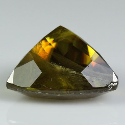 **ขายแล้ว**สฟีน (Sphene) 3.05 กะรัต หายาก รูปสามเหลี่ยม