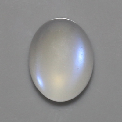 มูนสโตนหรือมุกดาหารเหลือบฟ้า (Blue sheen Moonstone) 2.53 กะรัต เนื้อเนียน