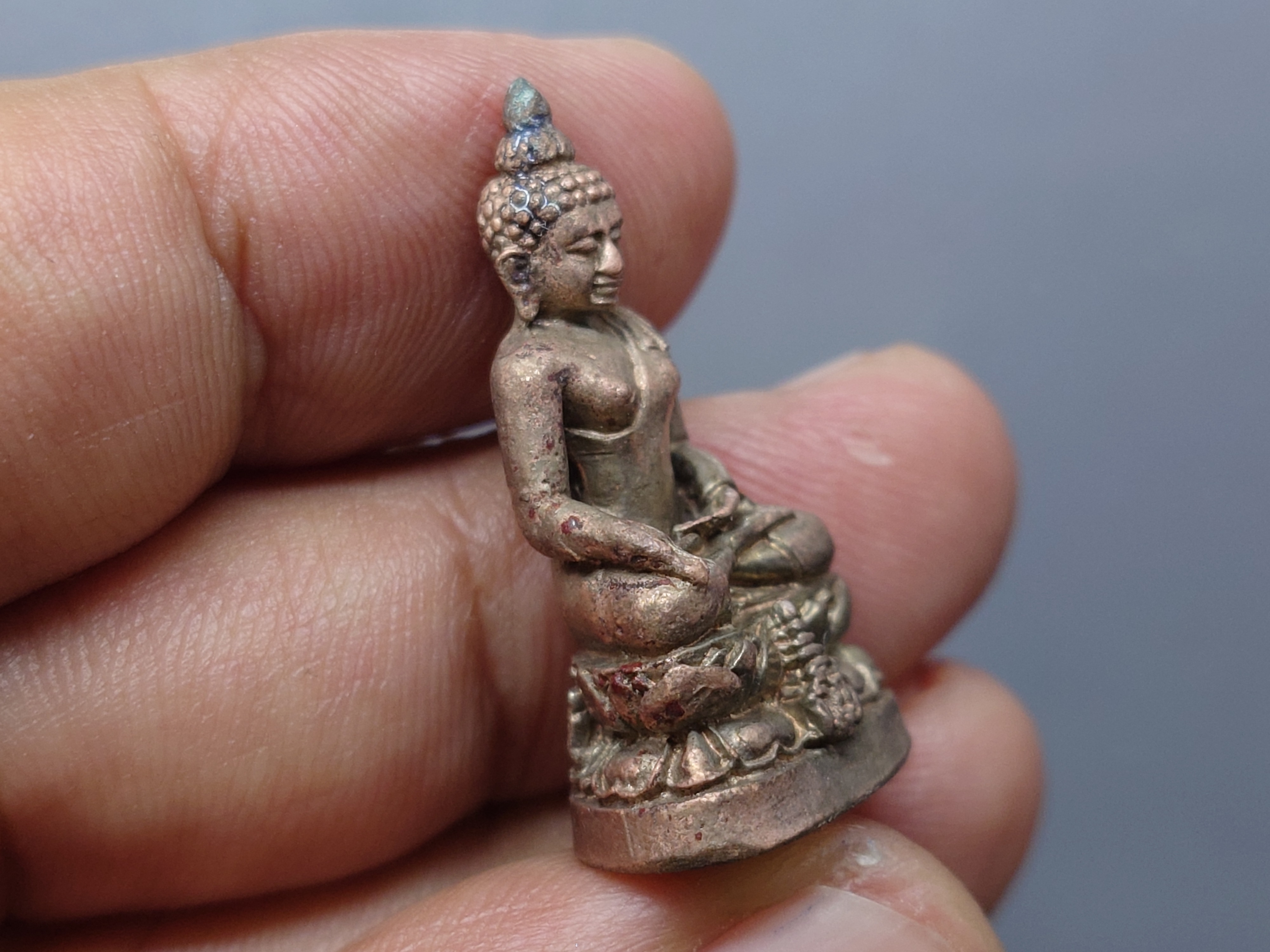 พระกริ่ง-พระชัยวัฒน์ ไพรีพินาศ ญสส สัมฤทธิ์เงิน รุ่น นวฤทธิ์โภคทรัพย์ วัดบวรนิเวศวิหาร ปี 2544 พร้อมกล่องเดิม