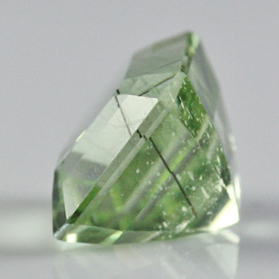 เพอริโด (Peridot) 2.14 กะรัต มีไหมสีดำ แปลก หายาก จากปากีสถาน