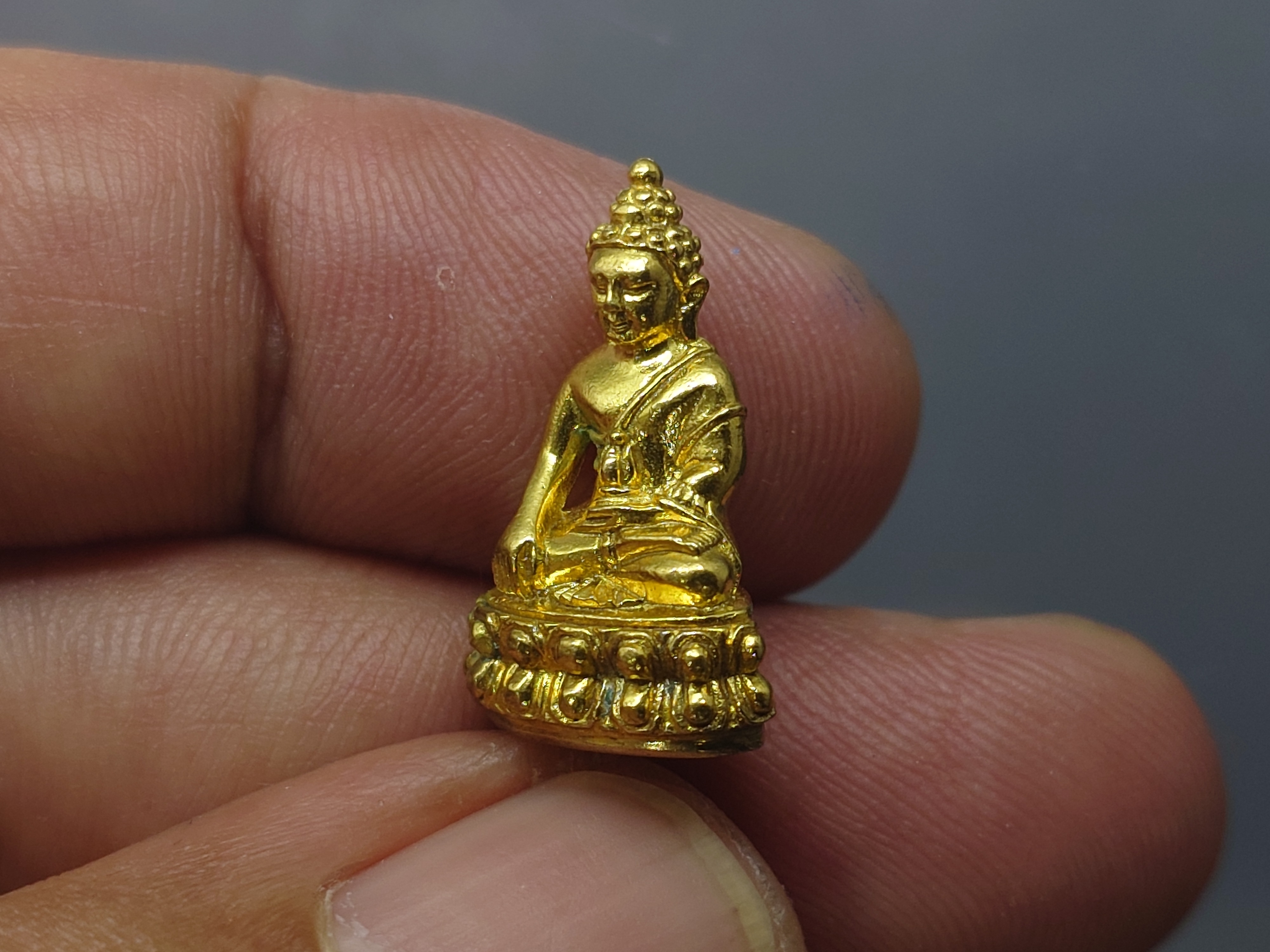 พระกริ่งญาณวเรศ (กริ่งปวเรศน้อย) ฐานบรรจุพระเกศาและจีวร เนื้อทองฝาบาตร พิมพ์เล็ก สมเด็จพระญาณสังวรฯ ทรงเจริญพรรษา 100 ปี วัดบวรนิเวศวิหาร ปี2556 พร้อมกล่องเดิม ใบรับรอง