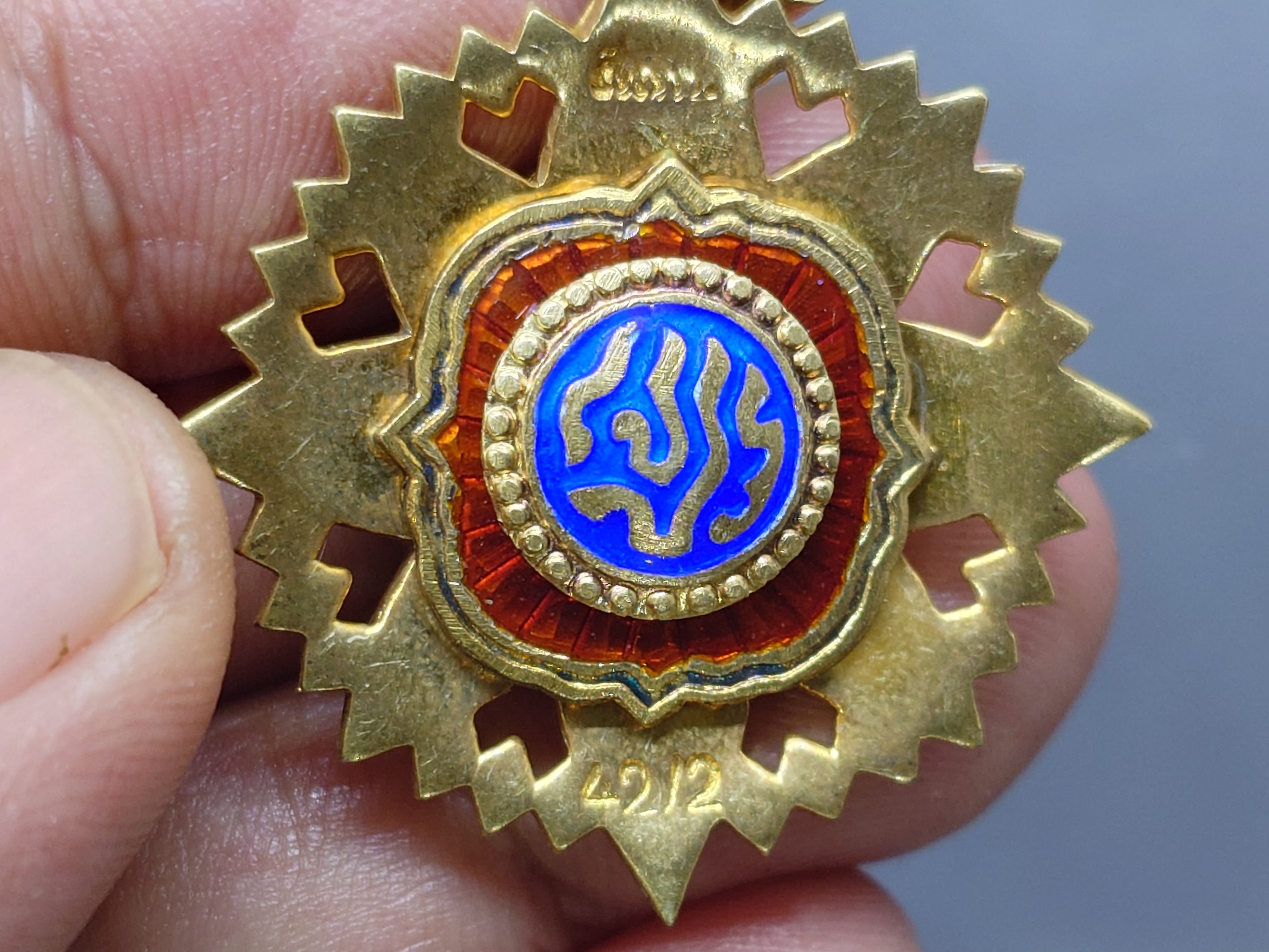 เครื่องราชอิสริยาภรณ์ มงกุฏไทย เนื้อเงินลงยา พร้อมกล่องเดิม