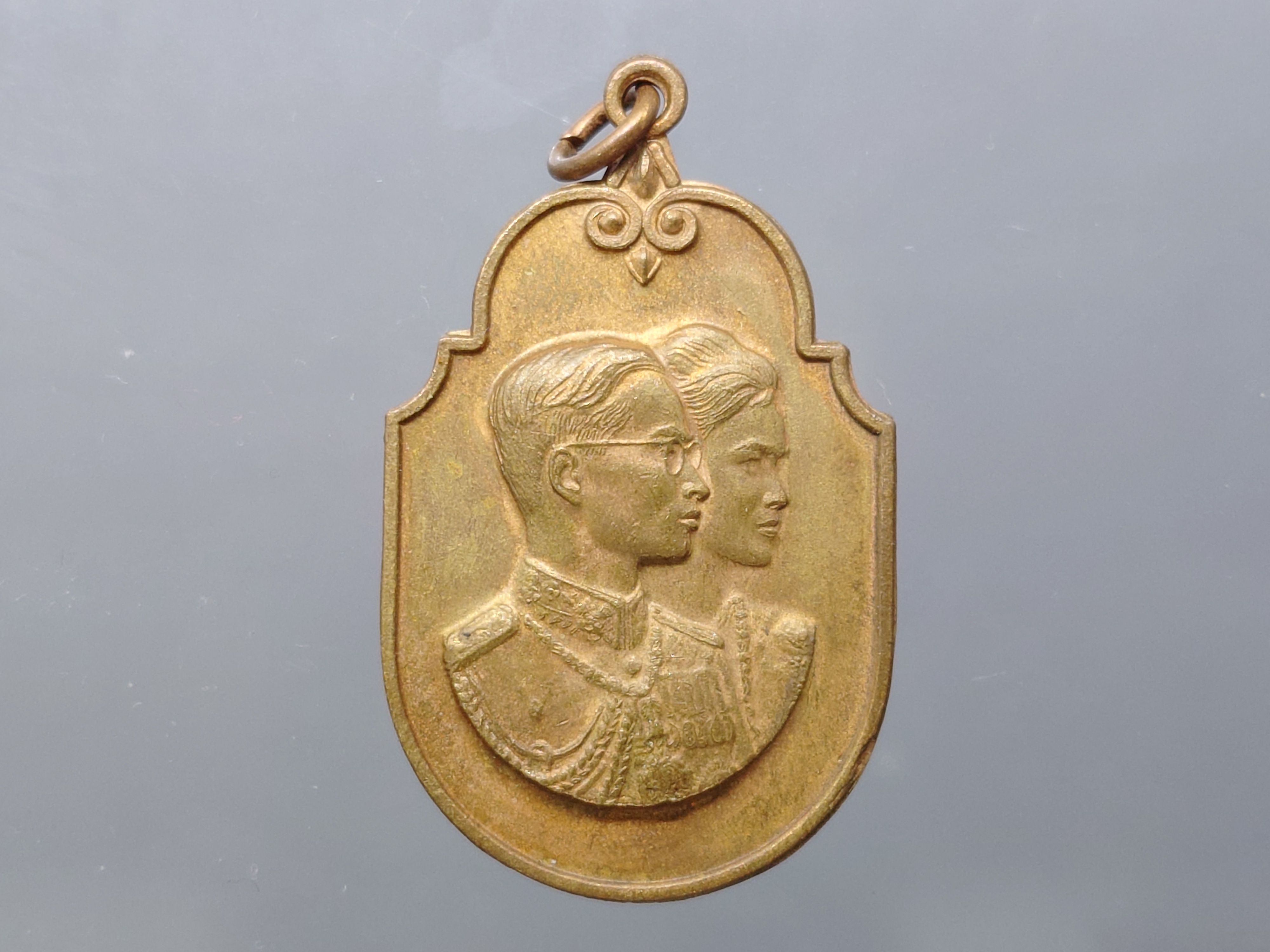 เหรียญที่ระลึกพระราชพิธีขึ้นระวางสมโภชช้างเผือก จ.นราธิวาส เนื้อทองแดง ปี2520 ไม่ผ่านใช้ สภาพสวย รับประกันแท้