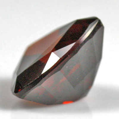 **ขายแล้ว**โกเมนสีเเดงหรือโรโดไลท์ (Rhodolite Garnet) 2.19 กะรัต เเดงเข้ม รูปร่างดี ไฟดี