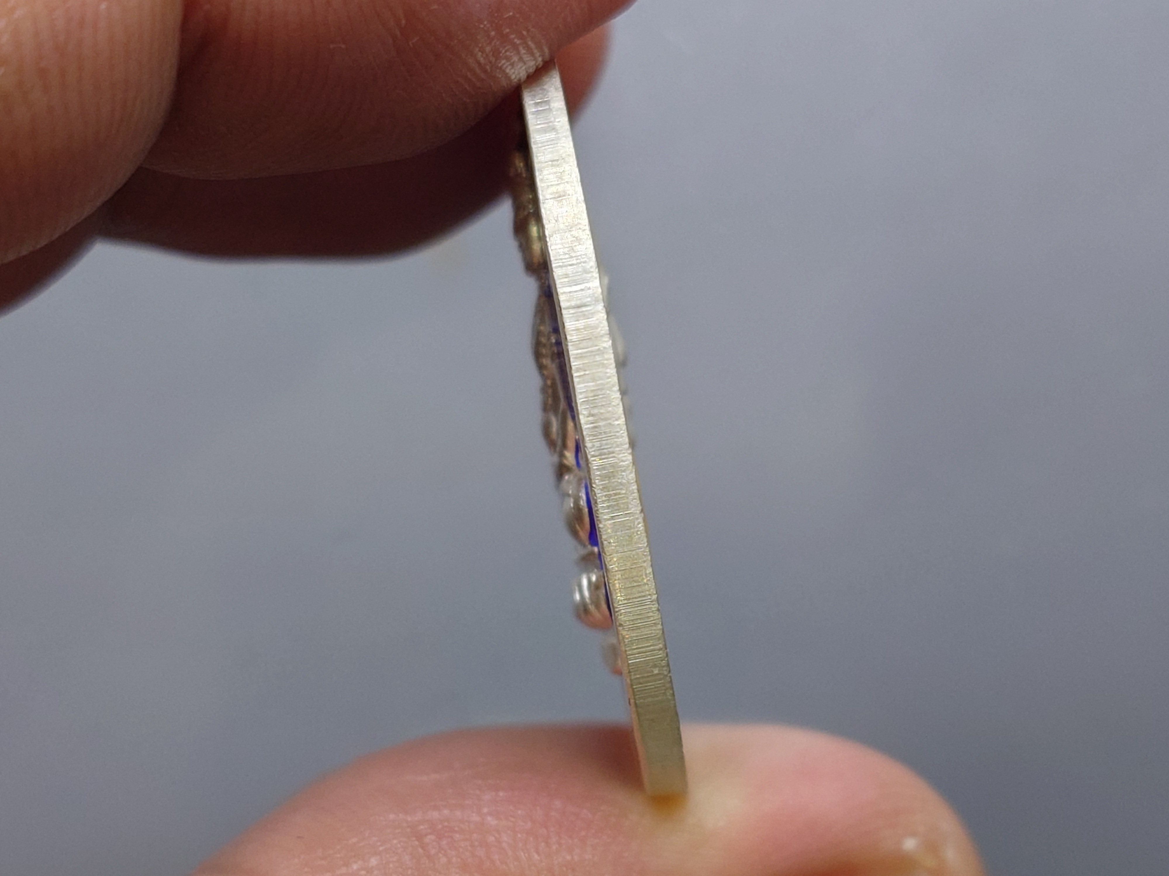 อวโลกิเตศวร อุดมโภคทรัพย์ เนื้อเงินลงยา อนุสรณ์มรณภาพ 10 ปี พระโพธิ์แจ้งมหาเถระ พุทธาภิเษก ณ อุโบสถวัดโพธิ์แมนคุณาราม ปี2539 พร้อมกล่องเดิม