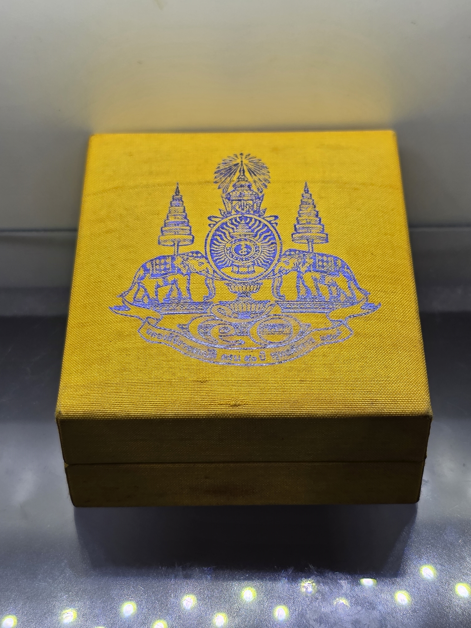 พระกริ่งจีน ต้าเยิ่นถะ เนื้อเงิน รุ่นกาญจนาภิเษกครองราชย์ 50 ปี วัดบวรนิเวศวิหาร ปี2538 พร้อมกล่องเดิม นิยม หายาก