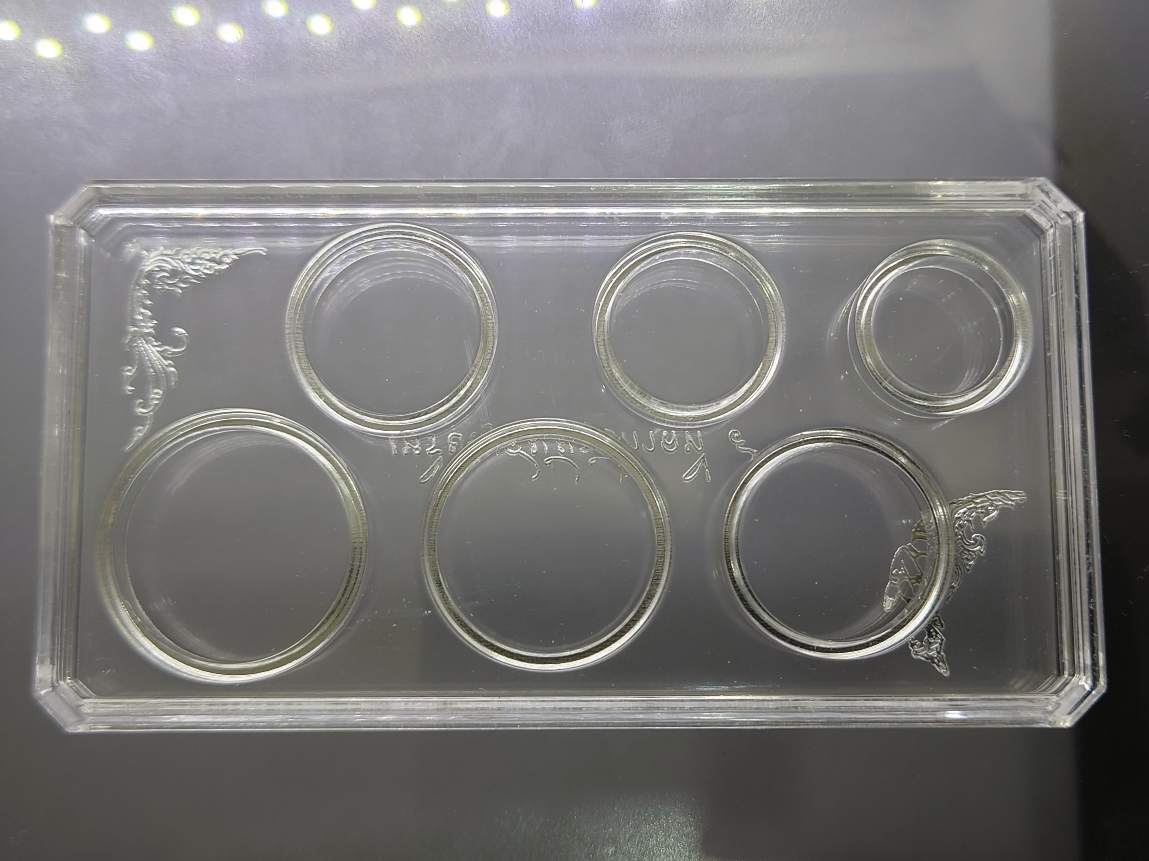 ตลับ อครีลิค ทรงสี่เหลี่ยม ใส่เหรียญหมุนเวียน รัชกาลที่9 (6ช่อง)