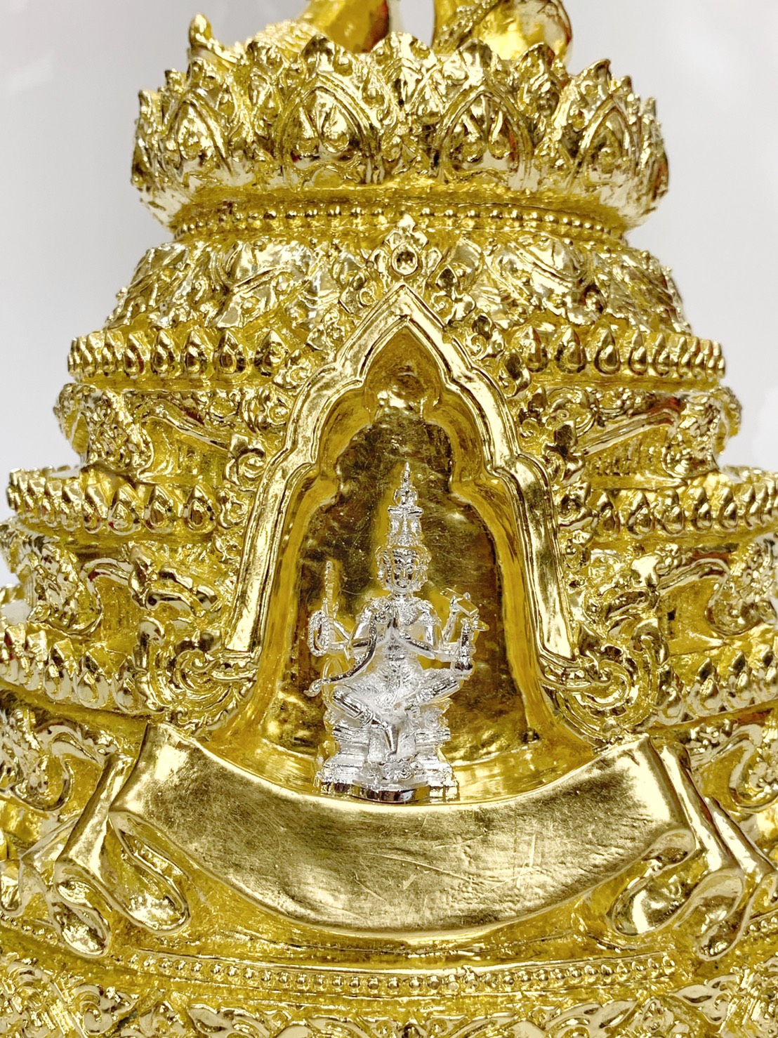 พระพุทธมหาจักรพรรดิ ปางเปิดโลก สูง 32 นิ้ว ปิดทอง วัดกษัตราธิราชวรวิหาร จ.อยุธยา