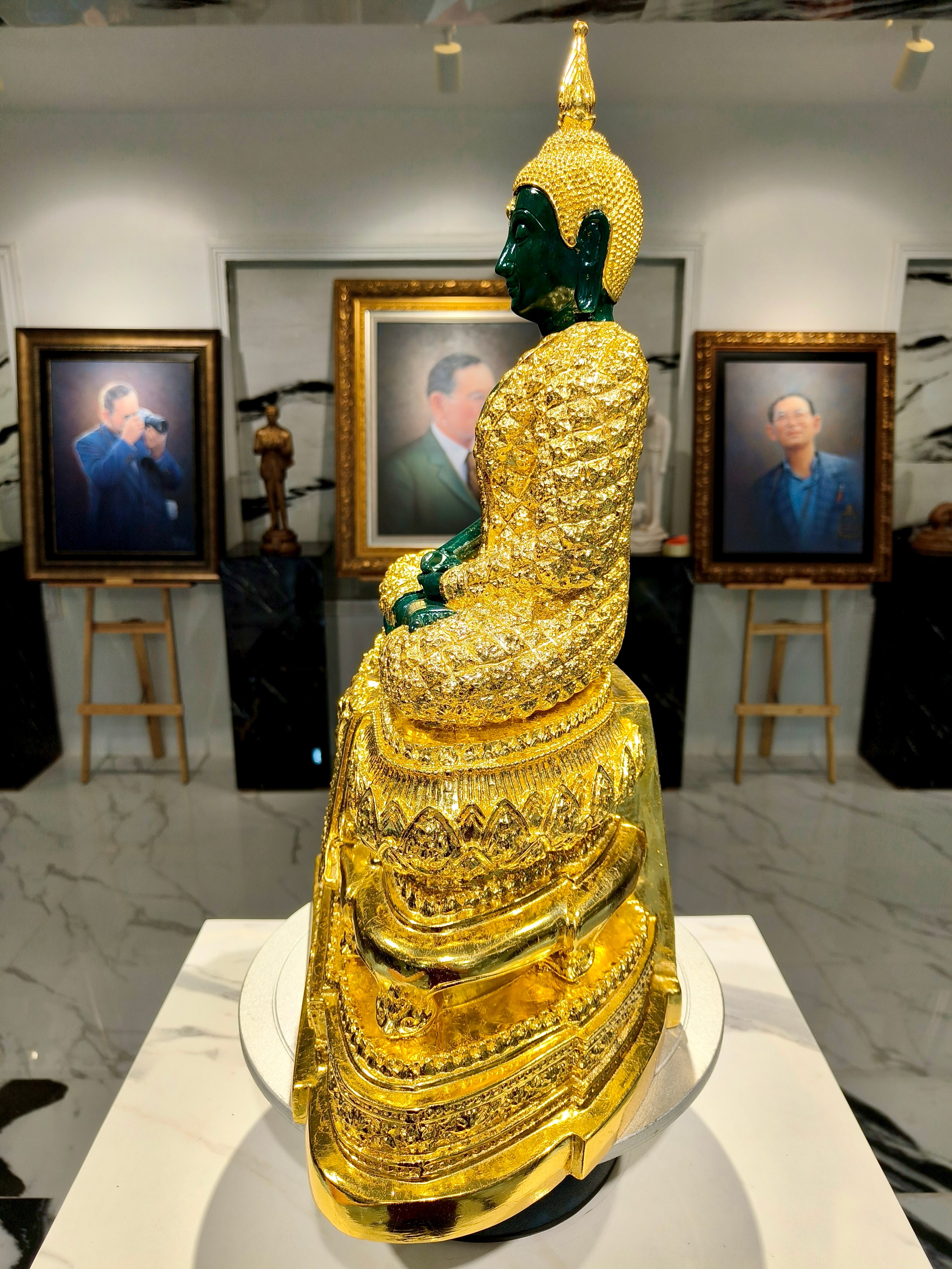 พระพุทธรูป พระแก้วมรกต ทรงเครื่องฤดูฝน หน้าตัก 9 นิ้ว