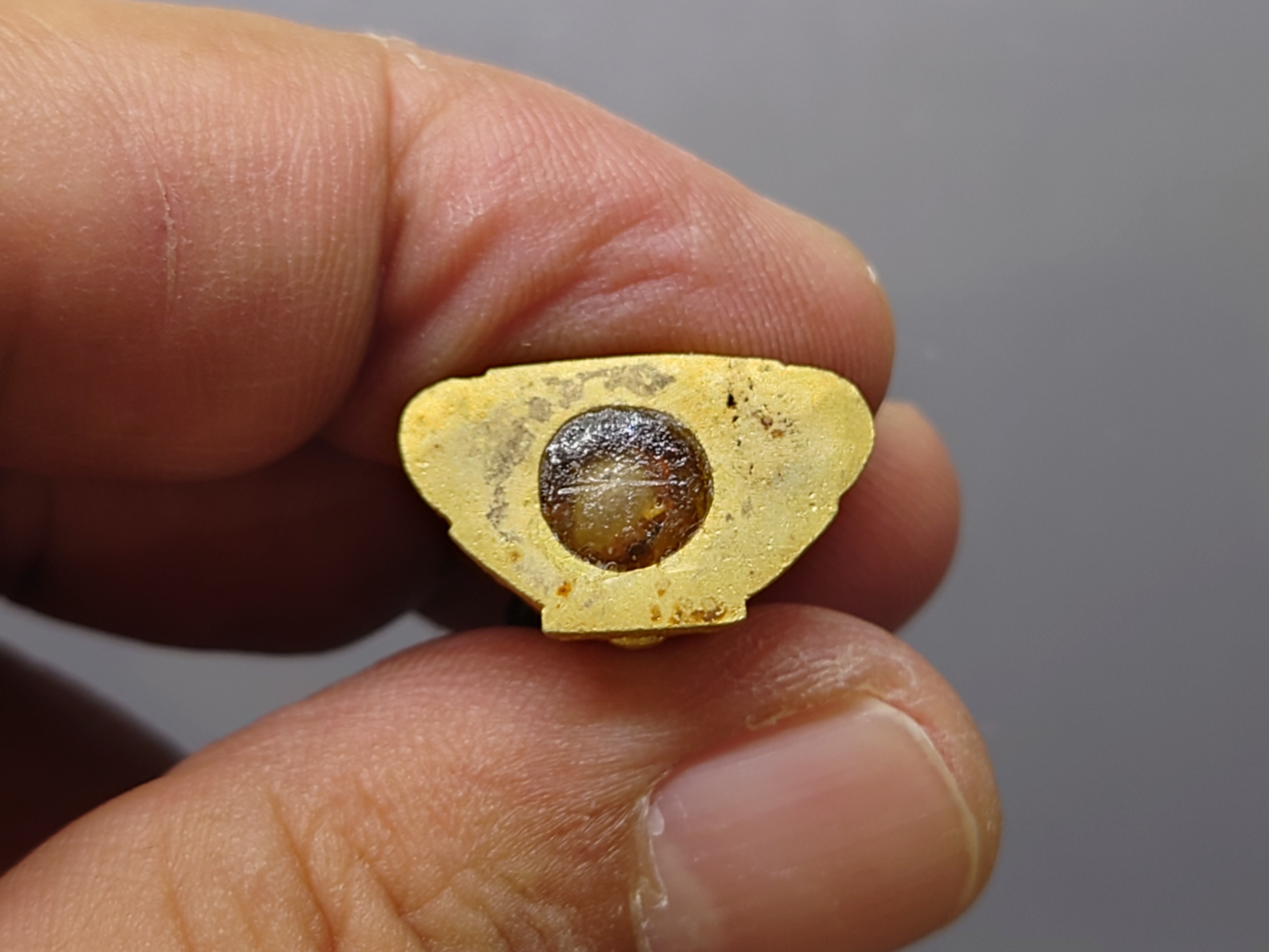 พระแก้วมรกต ทรงเครื่องฤดูฝน เนื้อโลหะเคลือบสีเขียว เครื่องทรงชุบทอง ขนาดสูง 3 เซน สำนักพระราชวัง สร้าง พุทธาภิเษก ณ วัดพระศรีรัตนศาสดาราม พ.ศ.2547