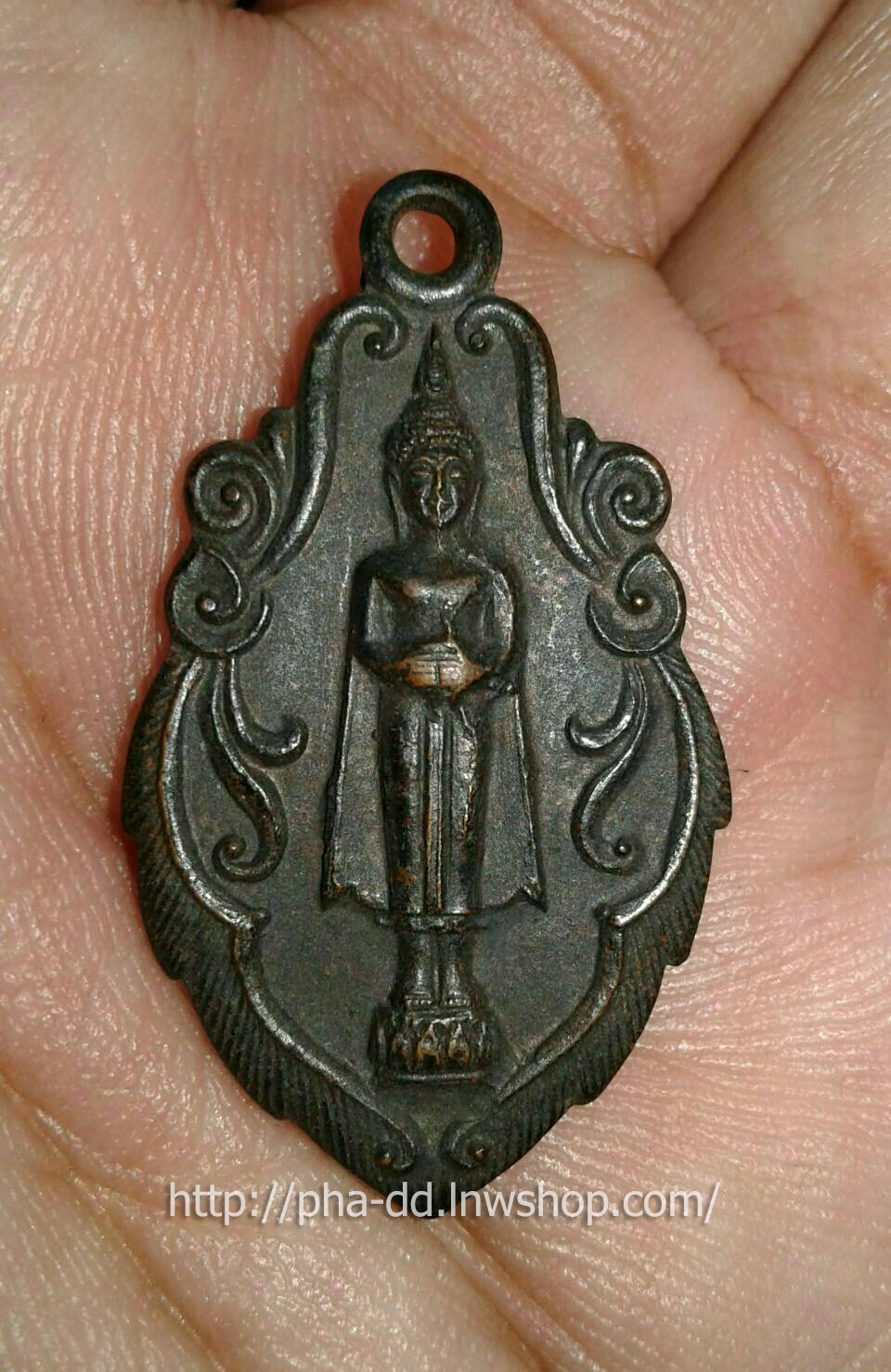 เหรียญหลวงพ่อบ้านแหลม วัดเพชรสมุทร ปี 2530