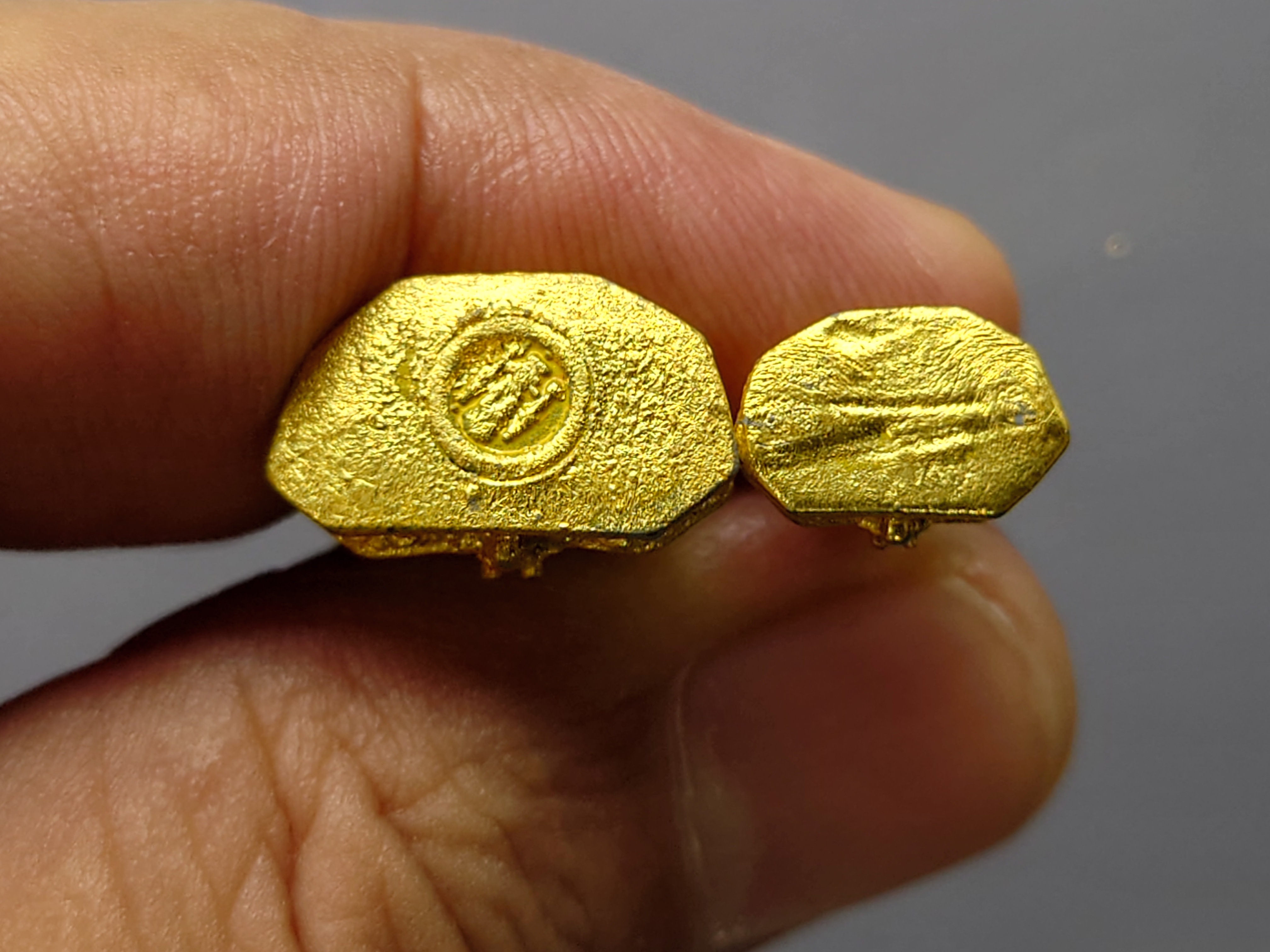 พระกริ่ง-พระชัยวัฒน์ นิรันตราย เนื้อสัมฤทธิ์ชุบทอง วัดราชประดิษฐสถิตมหาสีมาราม พ.ศ.2549 พร้อมกล่องเดิม