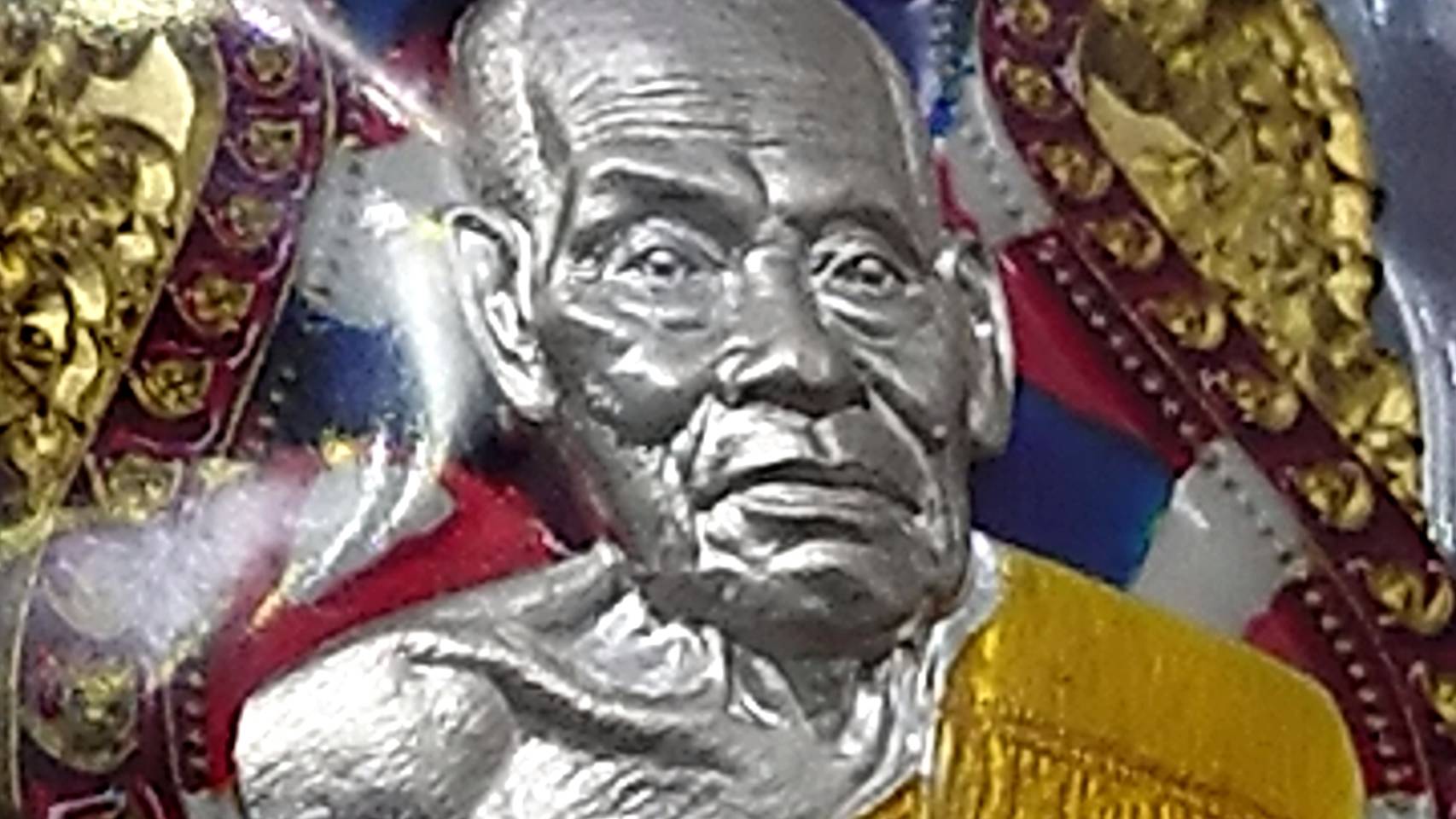 เหรียญเสือคาบดาบ รุ่น2 เนื้อทองระฆัง ลงยาลายพราง ตำหนิจมูกนิด (ตอกพิเศษ ตอกหัวเสือ) องค์เงินแท้ หลวงพ่อพัฒน์ วัดห้วยด้วน โคท 62(SKU-03337)