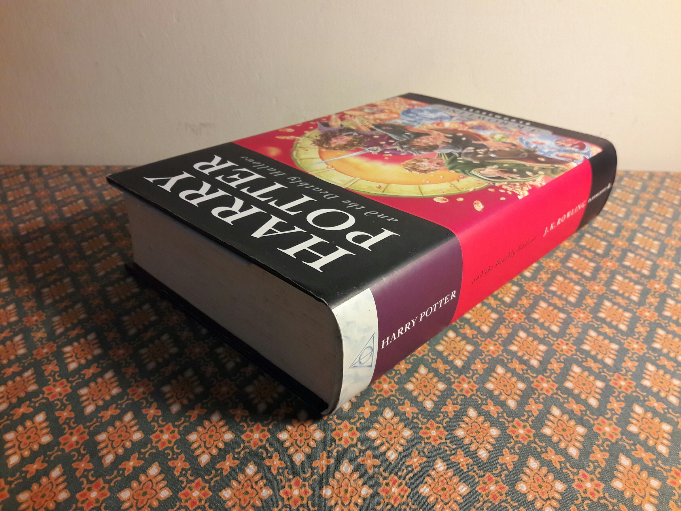 Harry Potter and the Deathly Hallows ฉบับภาษาอังกฤษ