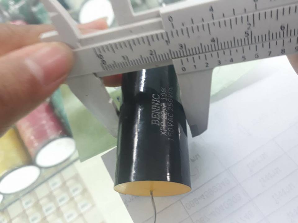 C22UF250VDC/160VAC,Cนอนไม่มีขั้วCนอนดำขนาดเส้นผ่านศูนย์กลาง28มม.สูง55มม(28x55MM)คาปาซิสเตอร์ทรงกระบอกพลาสติกสีดำะยี่ห้อBENNICราคาตัวล่ะ