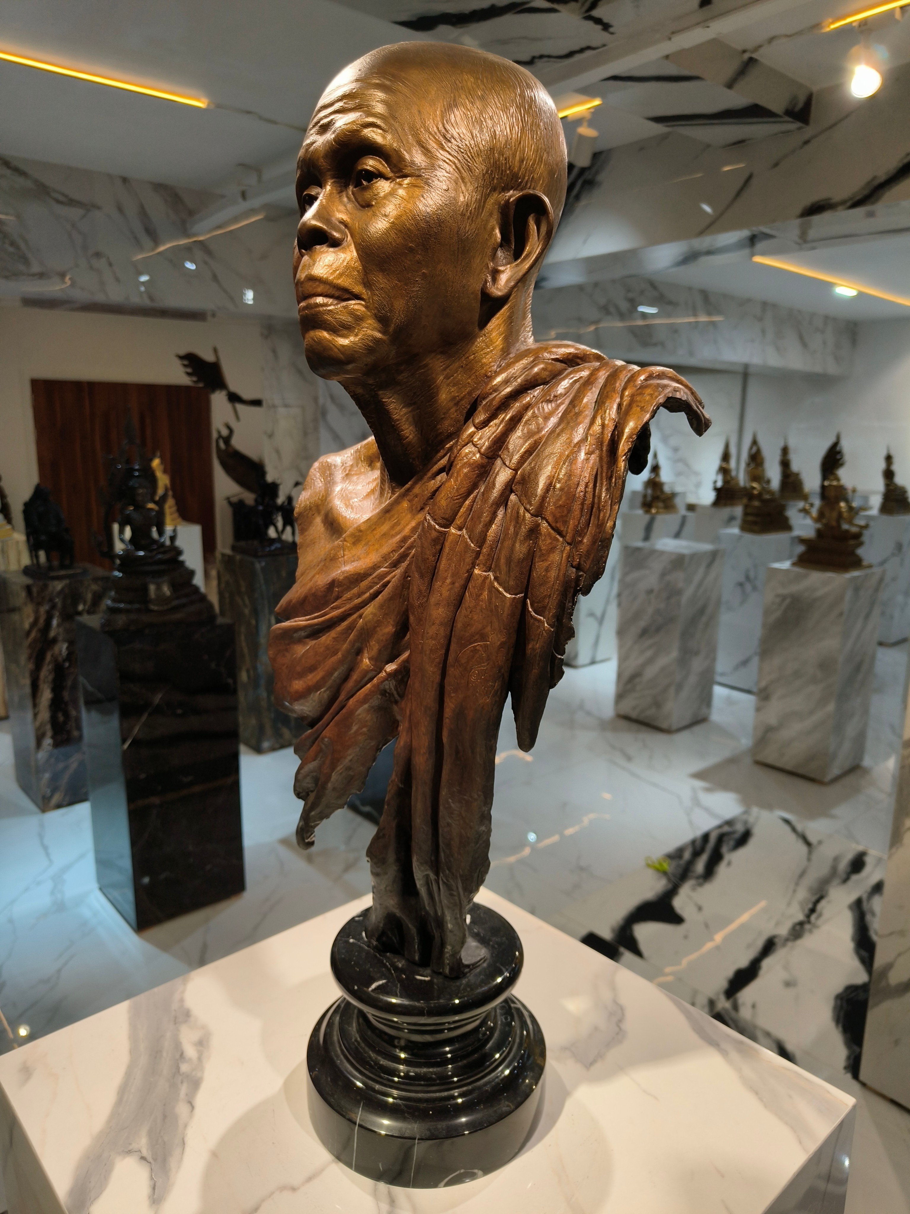 รูปหล่อ หลวงพ่อคูณ ของ อาจารย์ สันติ พิเชฐชัยกุล