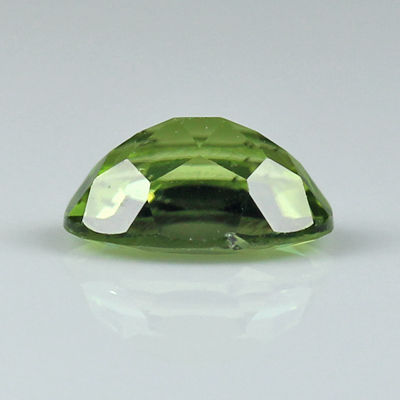 เพอริโด (Peridot) 0.89 กะรัต สีเขียวอมเหลือง รูปร่างดี