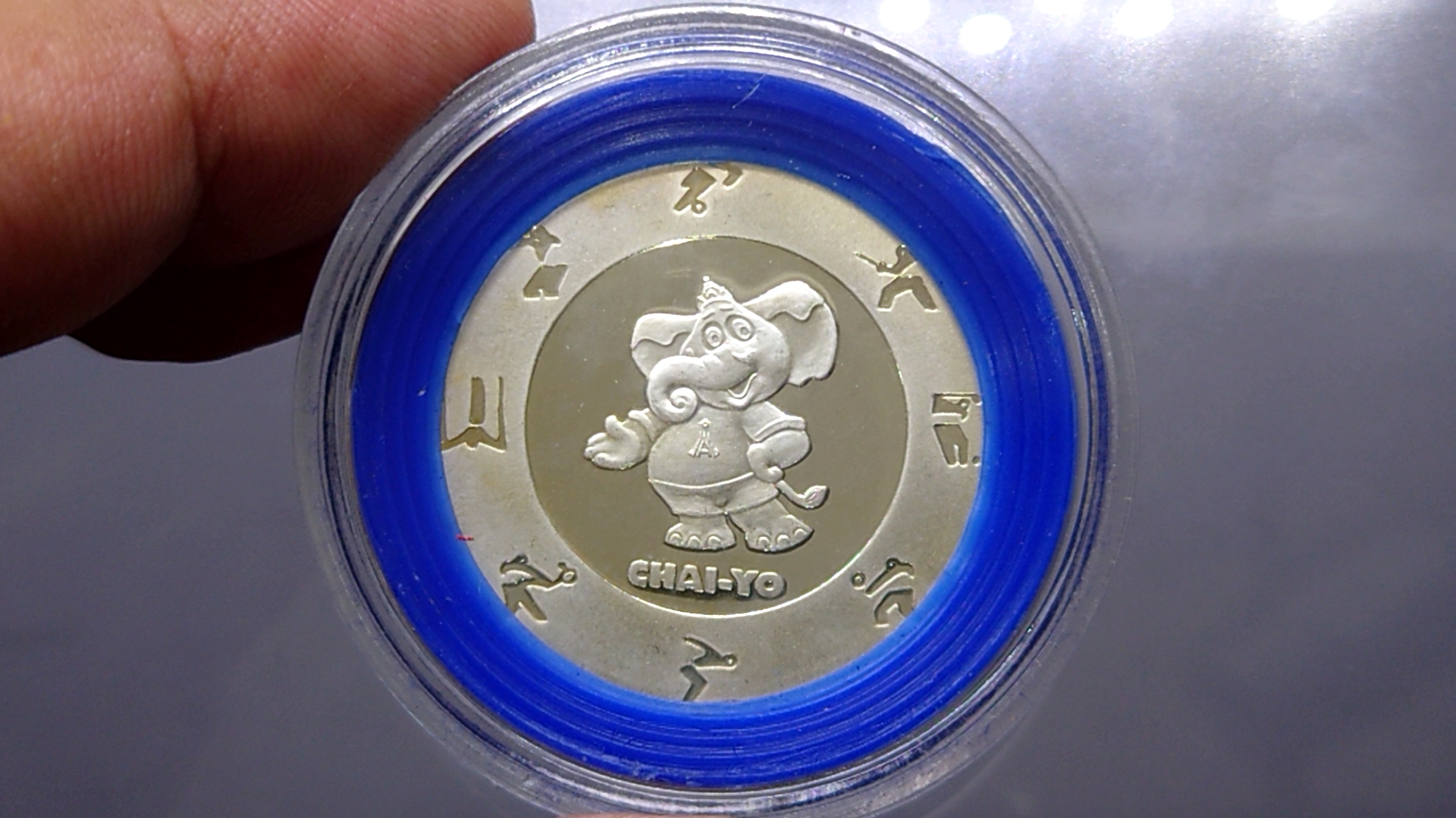 เหรียญโลหะเคลือบเงิน ขัดเงา ที่ระลึกเอเชี่ยนเกมส์ ครั้งที่ 13 ขนาด 3.3 เซ็น 2541 พร้อมกล่องเดิม ใบเซอร์