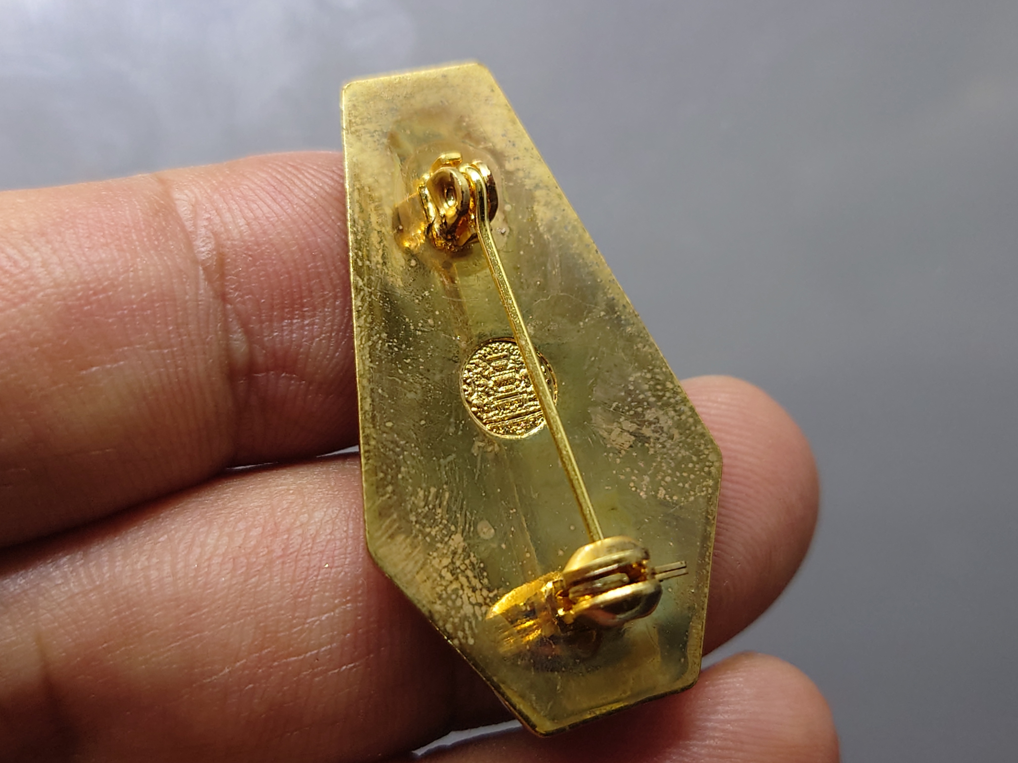 เข็มกลัด ที่ระลึกพระราชพิธีถวายพระเพลิงพระบรมศพ รัชกาลที่ 9 ปี2560