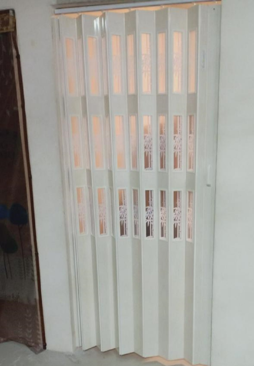 งานติดตั้งฉากกั้นห้อง/ฉากกั้นแอร์ (Folding Door)