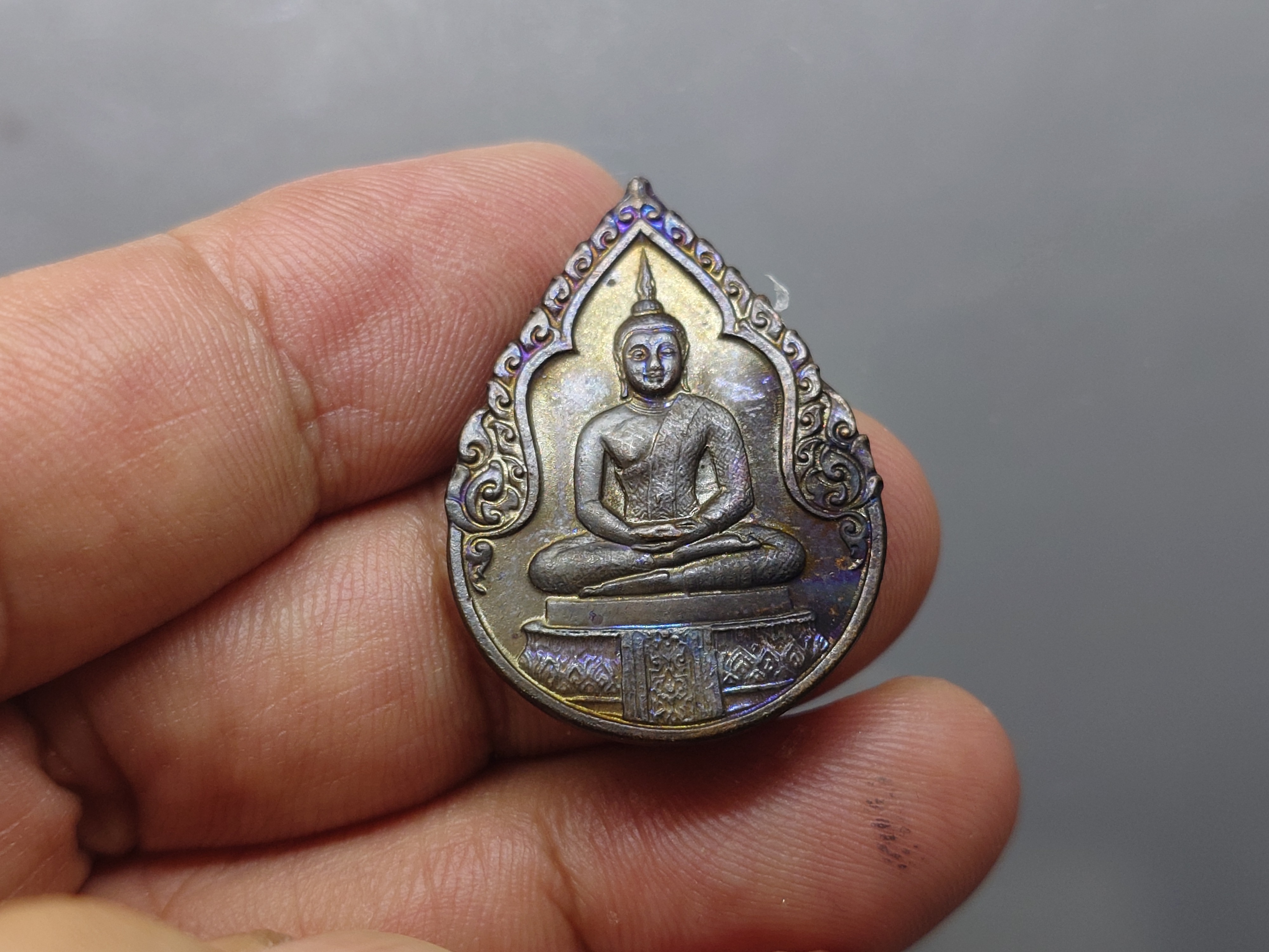 พระแก้วมรกต ภปร รุ่น 2(ชุด 3 ฤดู)ฉลองวัดพระศรืๆ (ด้านหลัง มี ราชศรัทธา) ทองแดงรมดำ ปี2525 พร้อมตลับเดิม