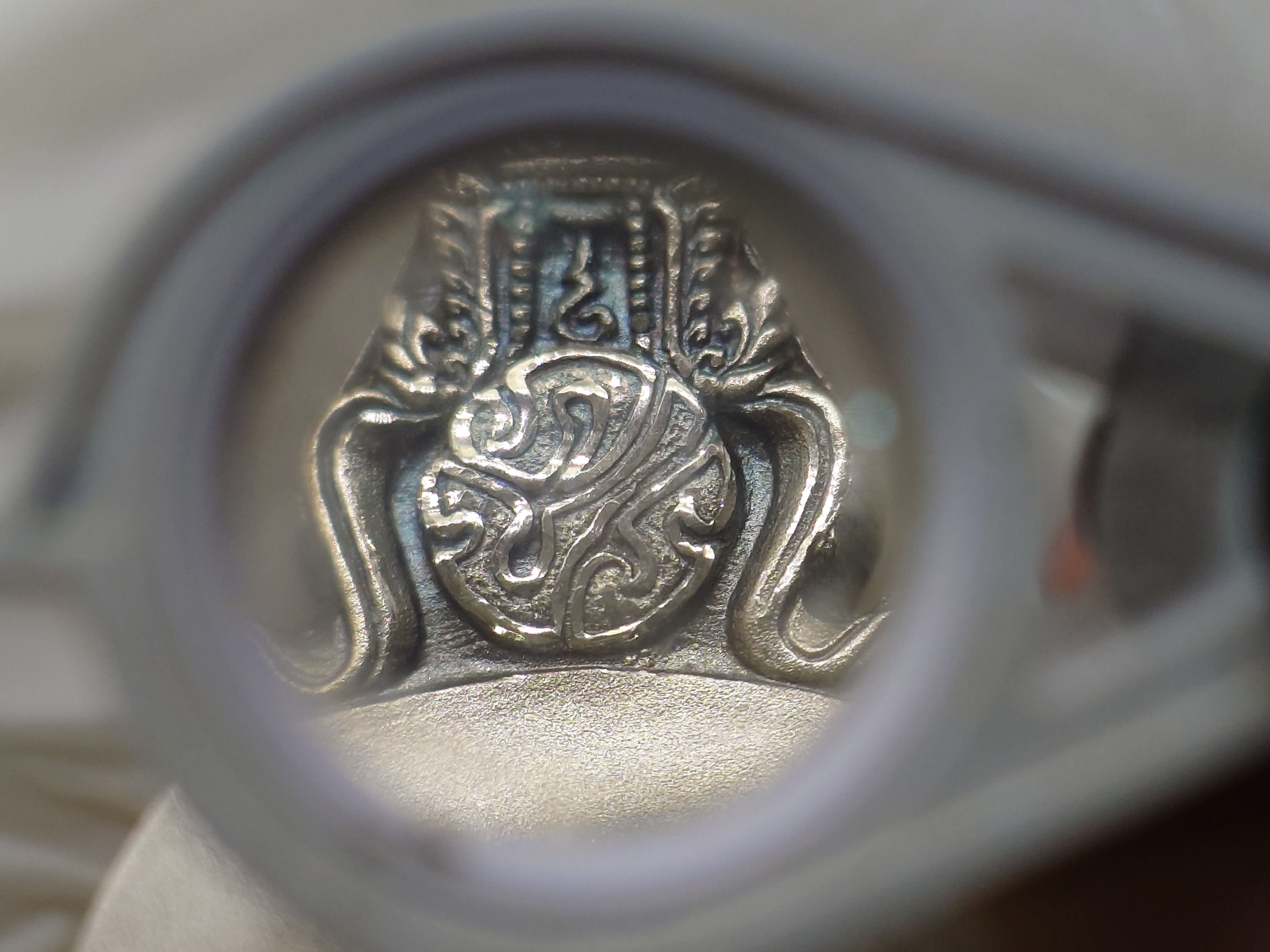 พระมหาชนก เนื้อเงิน พิมพ์ใหญ่ บล๊อก ป ขาด มีแต่เหรียญ ไม่มีหนังสือ