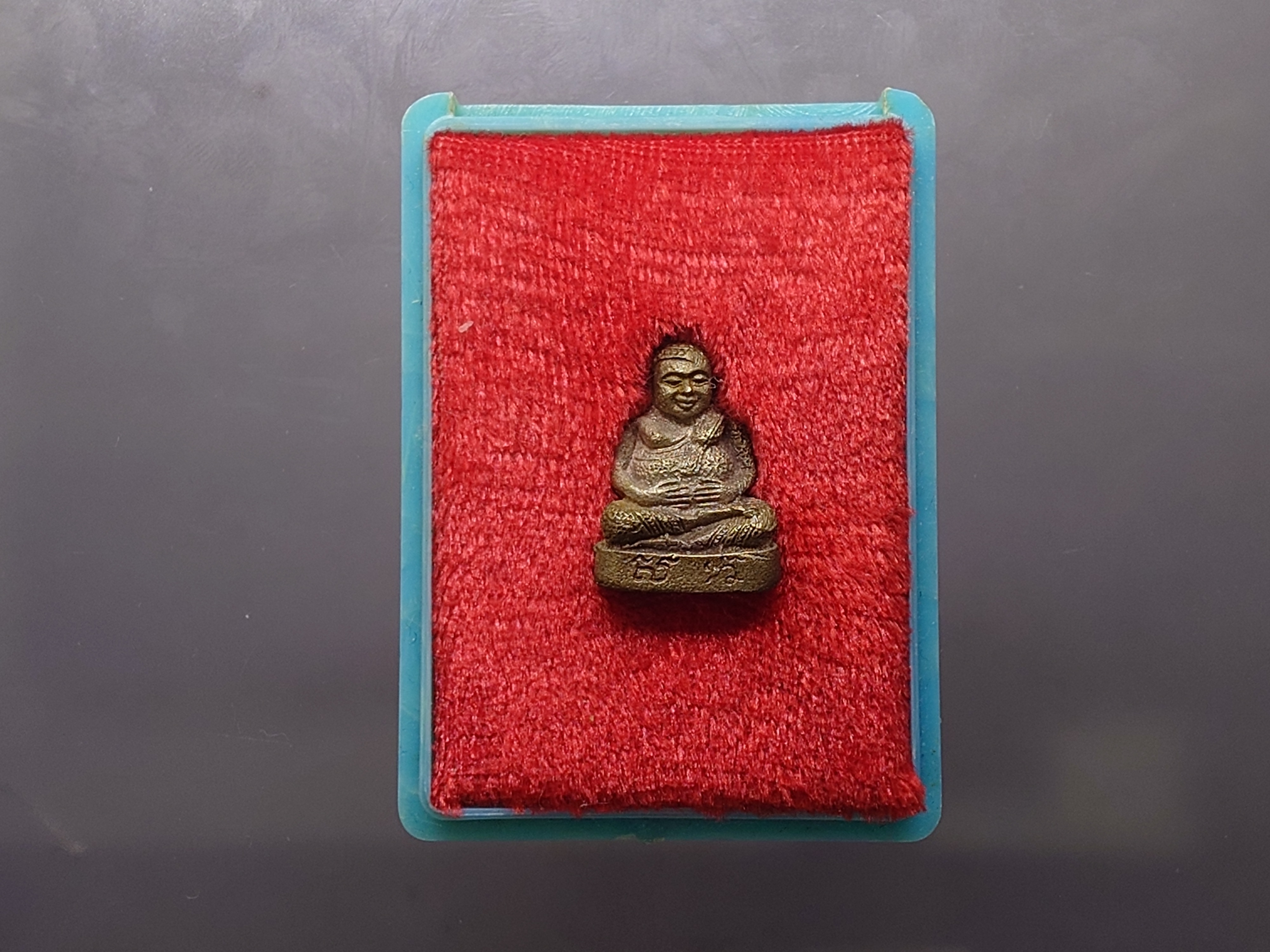 พระสังกัจจายย์ สก 5 รอบ สมเด็จพระบรมราชินีนาถ เนื้อนวะแก่เงิน ขนาดสูง 17 มิล ปี2535 พร้อมตลับเดิม ไม่มีฝา