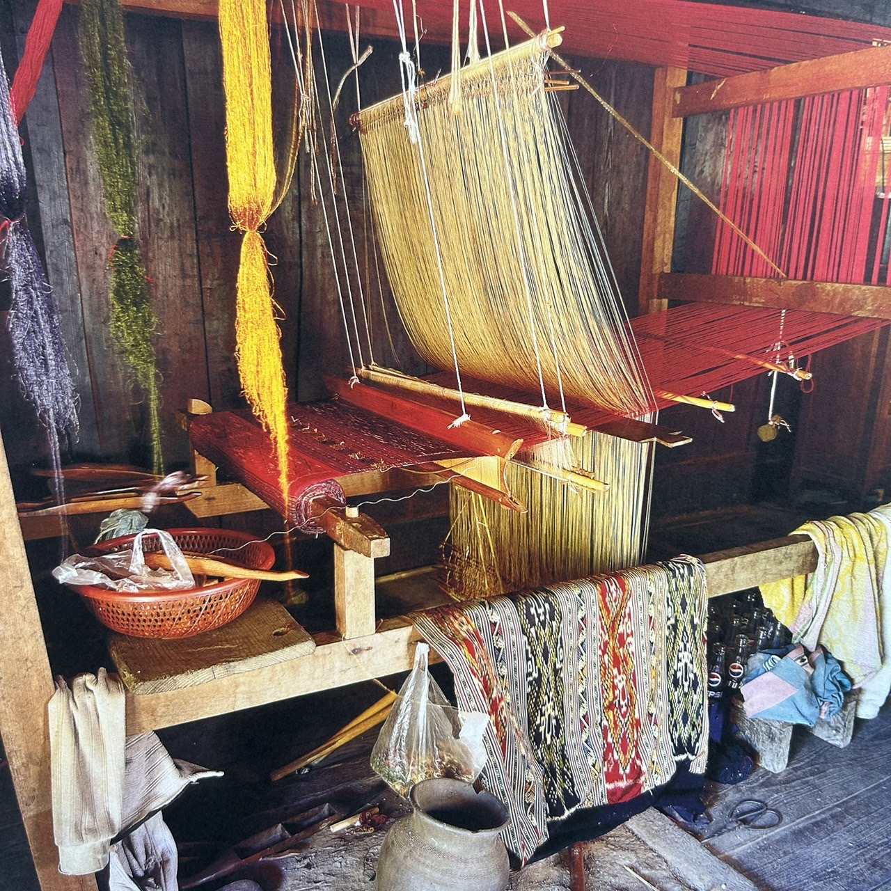 Riverbooks : ร้านหนังสือประวัติศาสตร์ Tai A Woven Culture