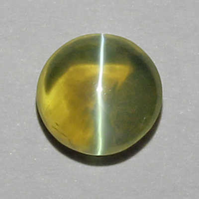 **ขายแล้ว**คริสโซเบริลตาแมวหรือไพฑูรย์ (Cat's eye Chrysoberyl) 1.32 กะรัต เนื้อเนียน จากศรีลังกา