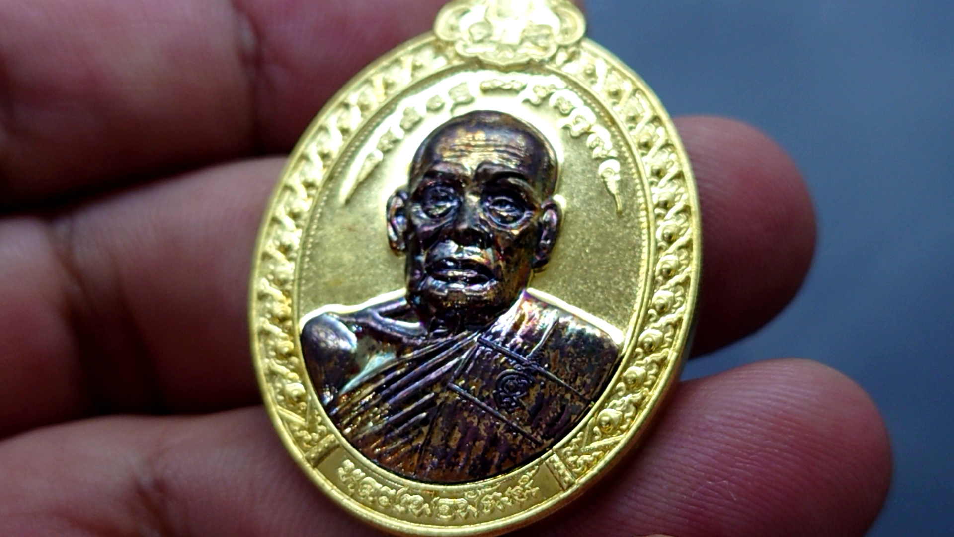 เหรียญบูชาครู เนื้อทองทิพย์ หน้ากากสัตตะโลหะ หลวงพ่อพัฒน์ วัดห้วยด้วน โคท 723