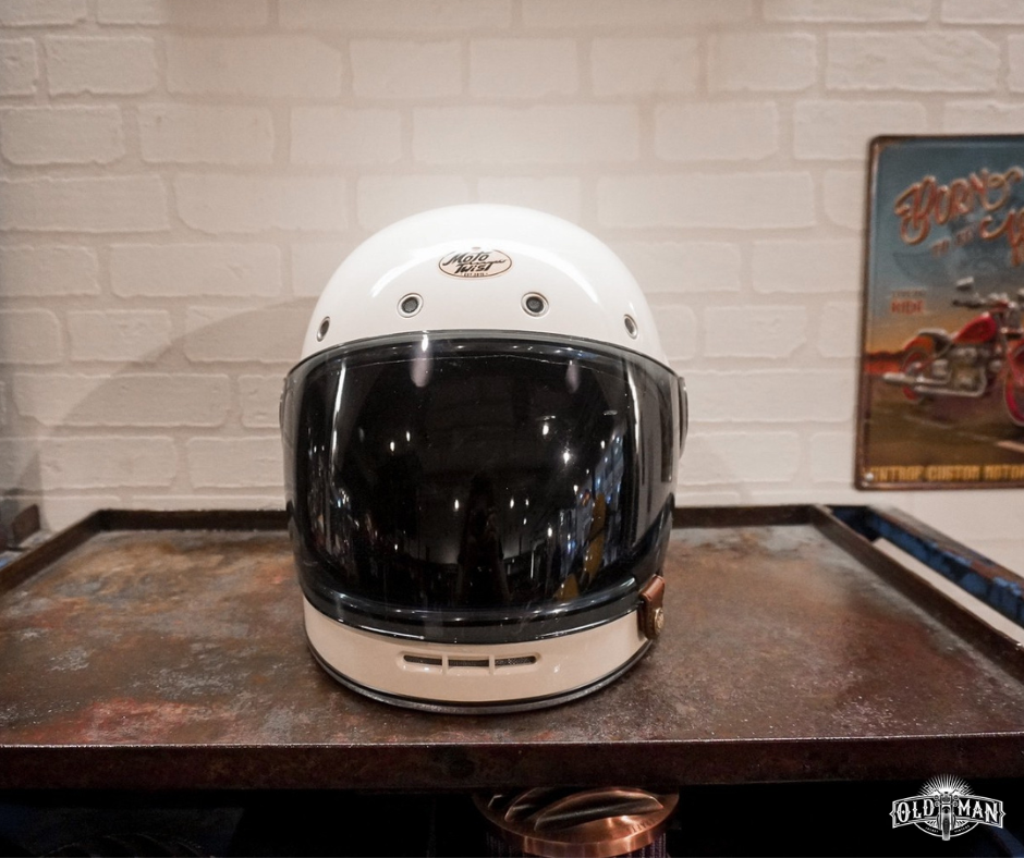  หมวกกันน็อคเต็มใบ Moto twist AP สีขาว (สอบถามก่อนสั่งซื้อ) 