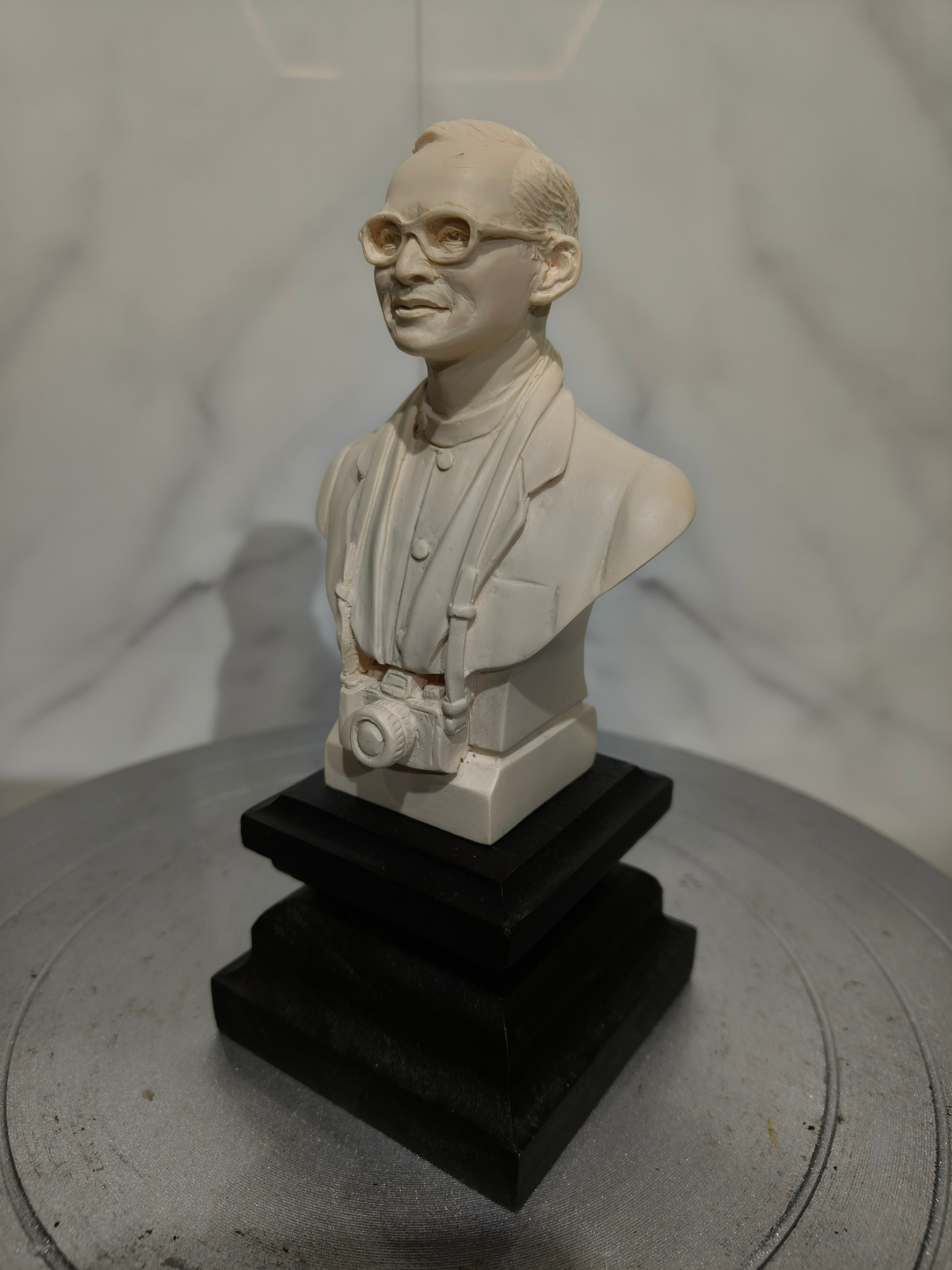 พระบรมรูปหล่อ ในหลวง รัชกาลที่ 9 ร.9 รุ่น ทรงงาน ขนาดเล็ก