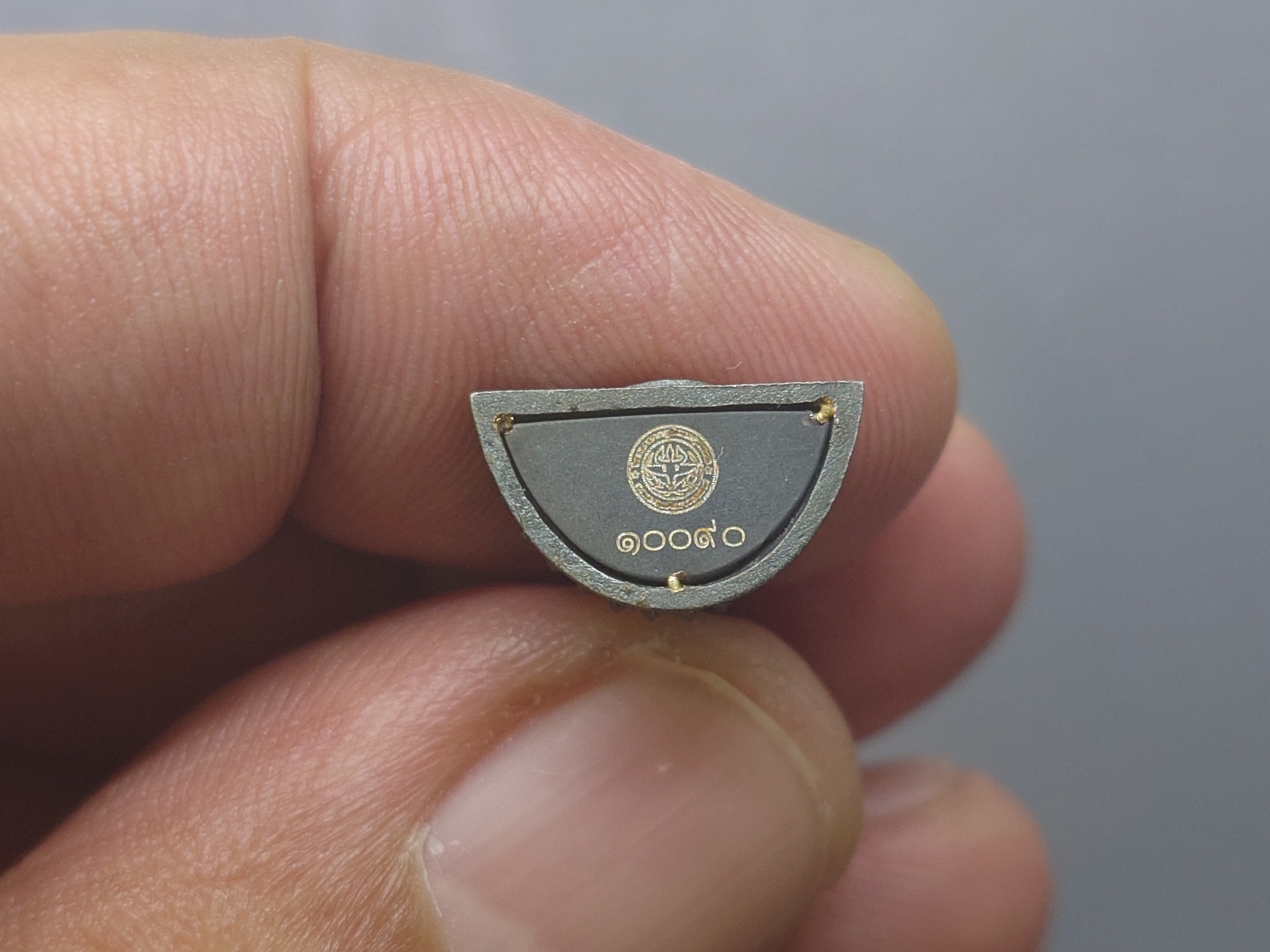 พsะคุ้มเกล้า เย็นศิsะเพราะพsะบริบาล 80 พssษา มหากษัตริย์แผ่นดินสยาม เนื้อนวะโลหะ พิมพ์เล็ก ปี2550 พร้อมตลับเดิม