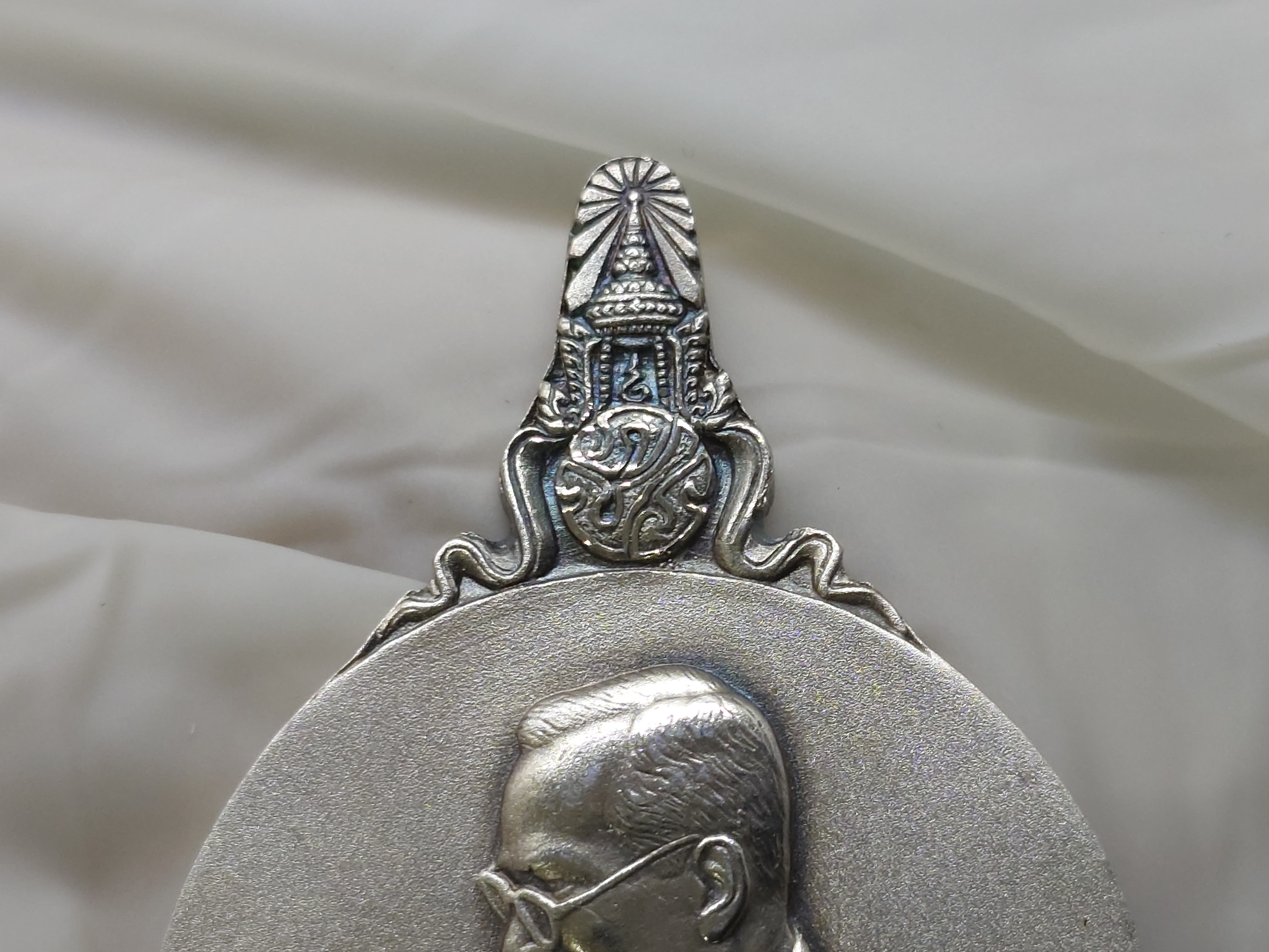 พระมหาชนก เนื้อเงิน พิมพ์ใหญ่ บล๊อก ป ขาด มีแต่เหรียญ ไม่มีหนังสือ