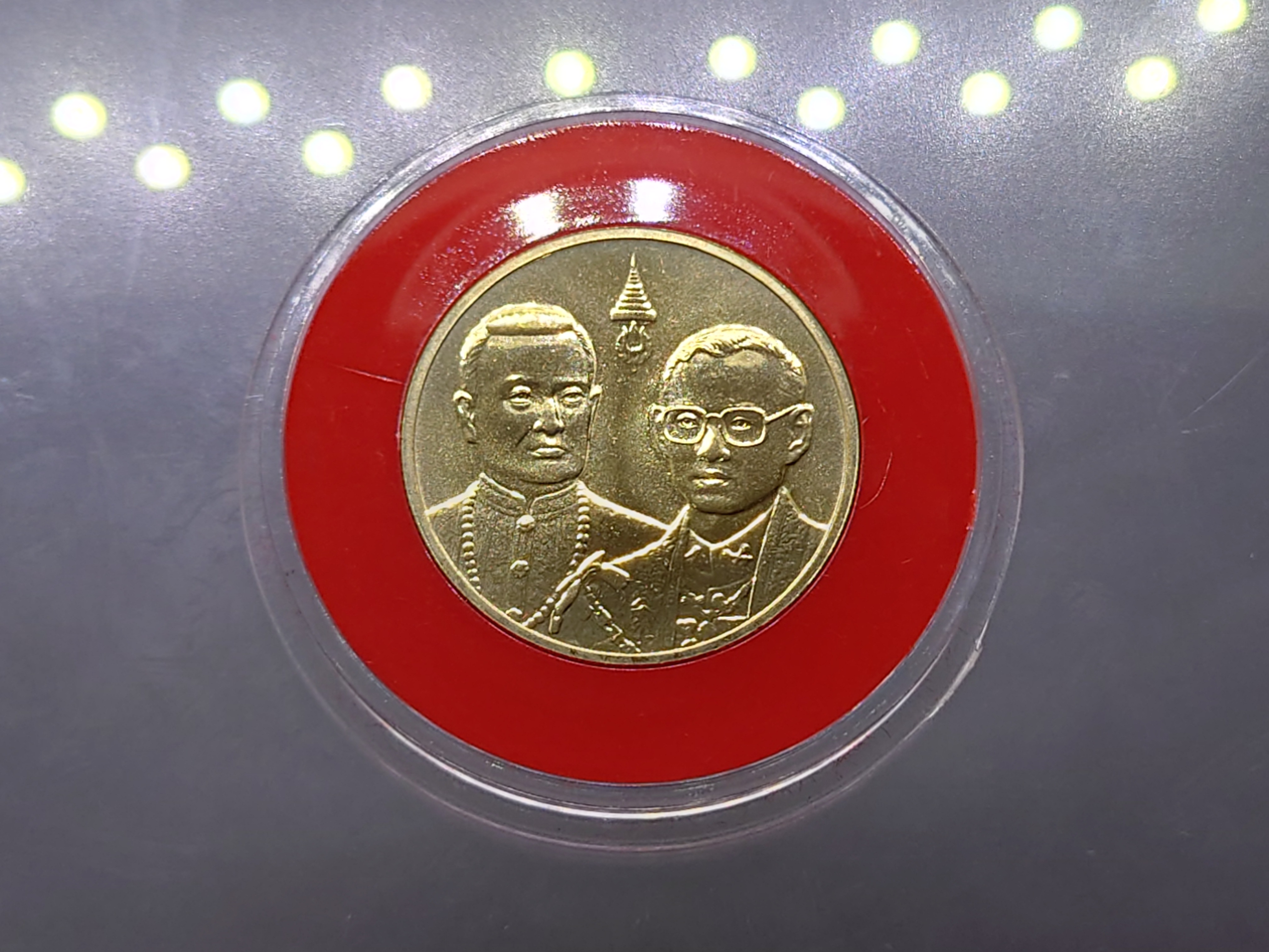 เหรียญทองคำ ชนิดราคา 6000 บาท (หนัก 15 กรัม) ที่ระลึกพระราชพิธีสมมงคลพระชนมายุเท่ารัชกาลที่ 1 ปี2543