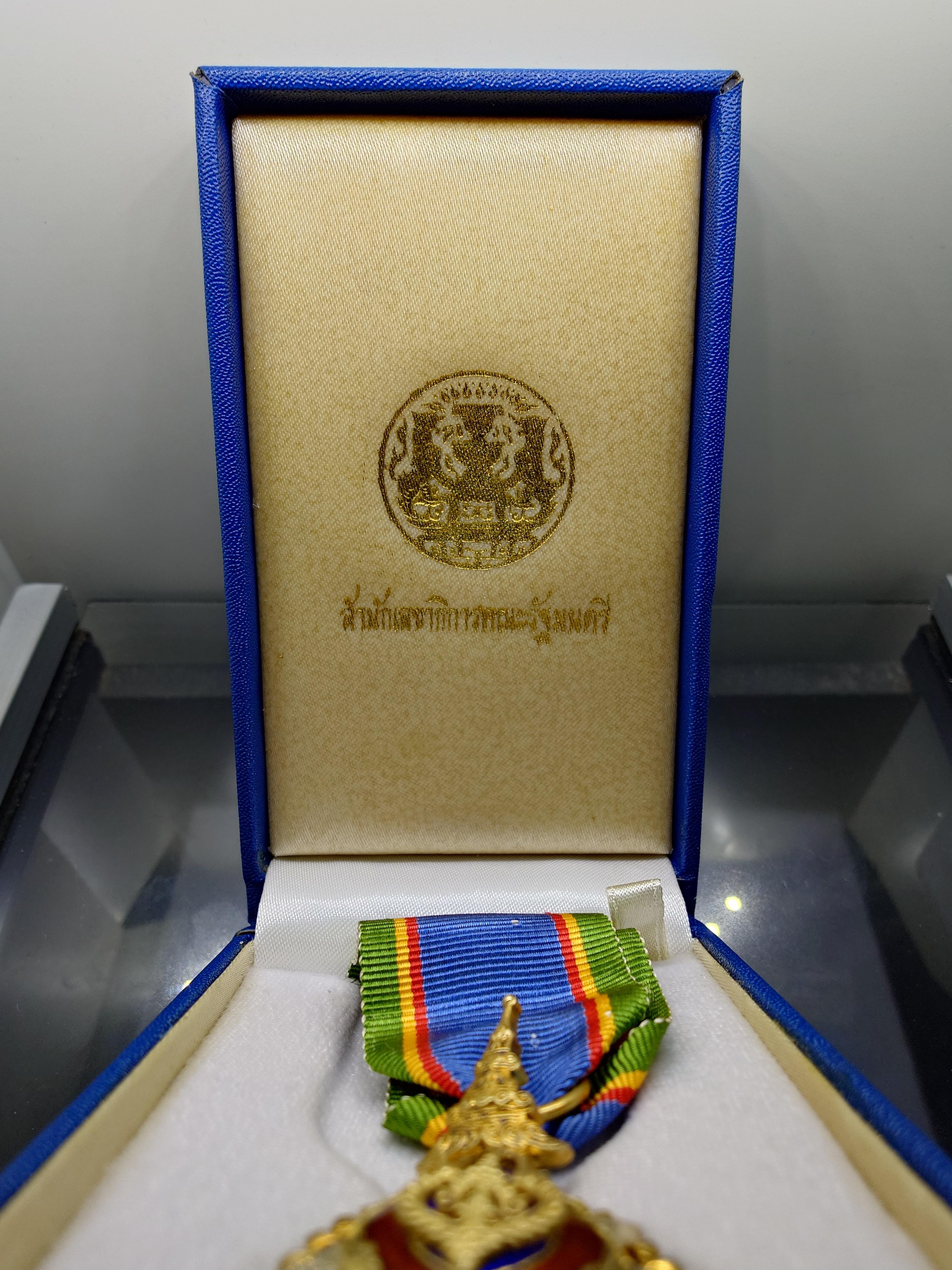 เครื่องราชอิสริยาภรณ์ มงกุฏไทย เนื้อเงินลงยา พร้อมกล่องเดิม