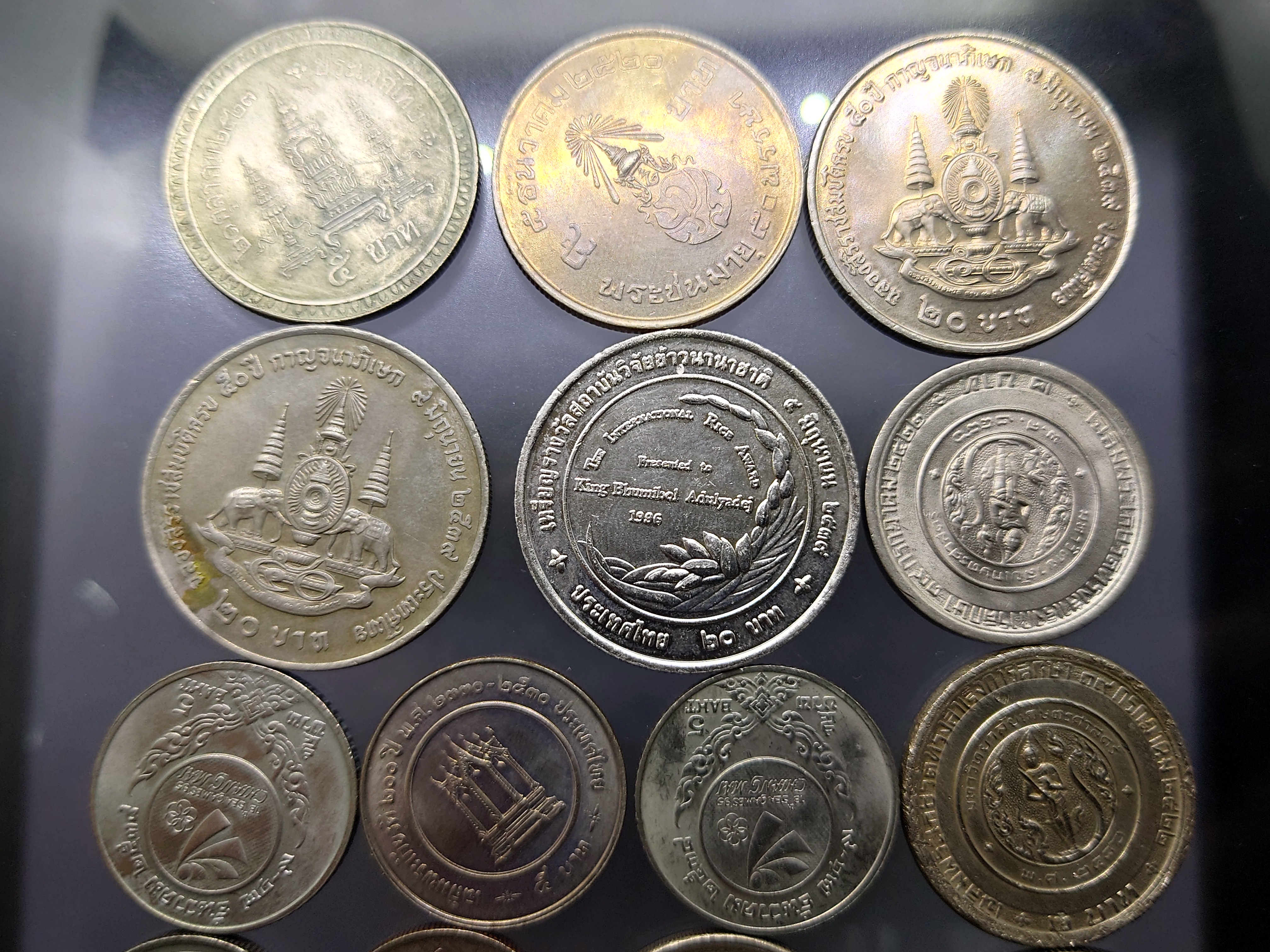 ชุด 19 เหรียญ เหรียญกษาปณ์ที่ระลึก ตามภาพ