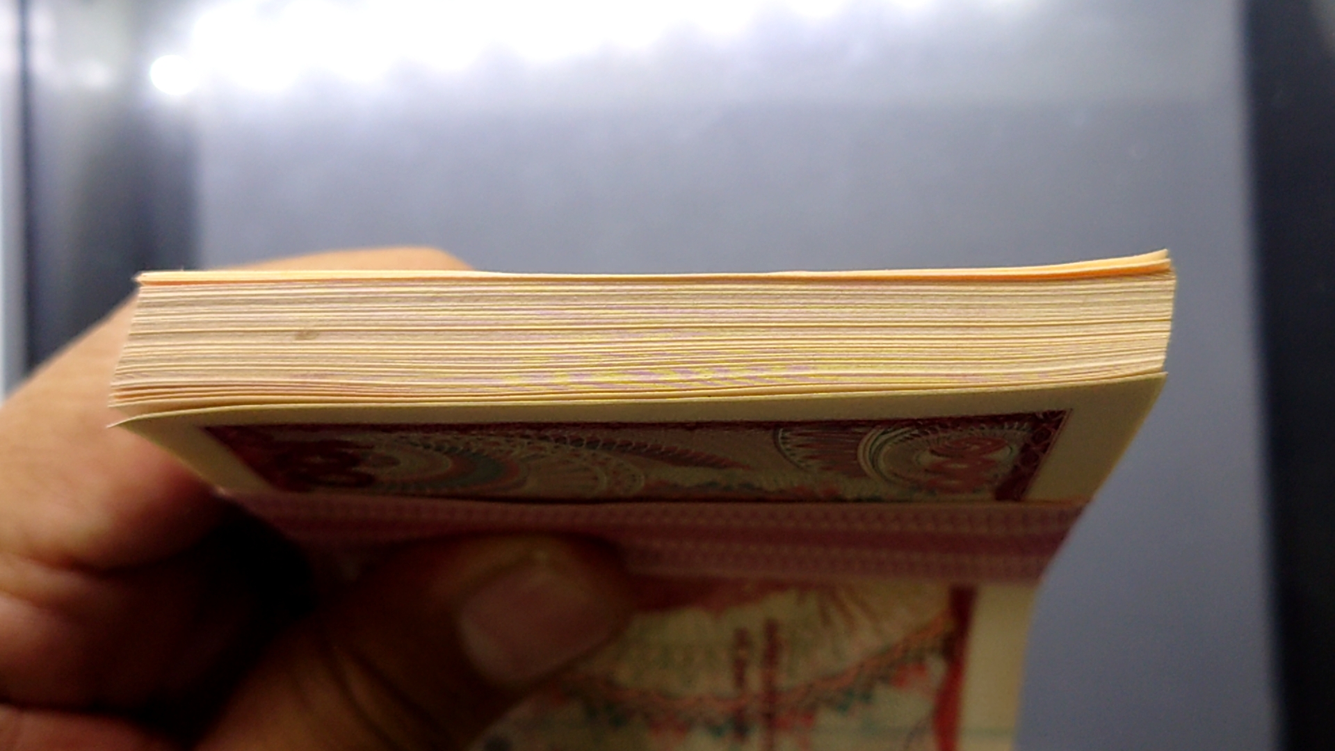 ธนบัตร 100 บาท ยกแหนบ 100 ใบ เรียงเลข แบบ 12 เลข 7 หลัก (ช้างแดง) พ.ศ.2521 ไม่ผ่านใช้