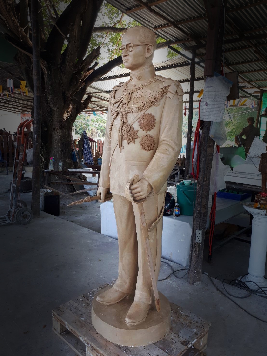 พระบรมรูปหล่อรัชกาลที่ 9 เต็มองค์ (ขนาดเท่าจริง)