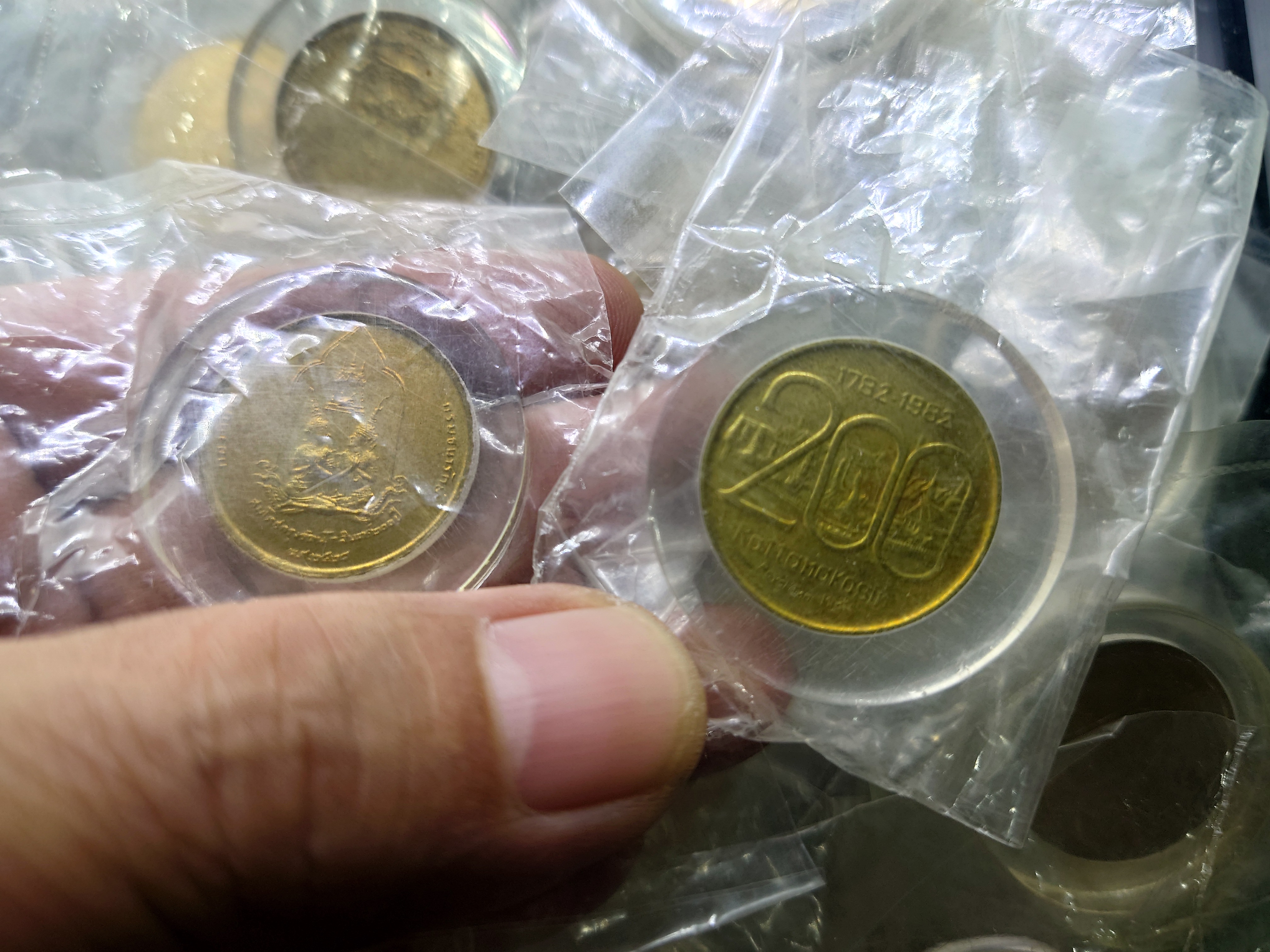 เหรียญที่ระลึกสมโภชกรุง 200 ปี เนื้อทองเหลือง ขนาด 2.3 เซ็น ปี2525 ตลับเดิม ซองเดิมๆ