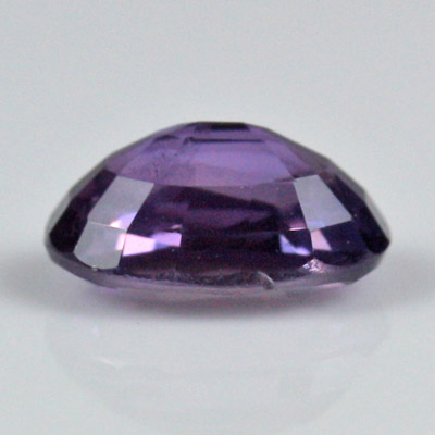 **ขายแล้ว**แซปไฟร์สีม่วง (Violet Sapphire) 0.71 กะรัต รูปไข่ ไฟดี ไม่เผา