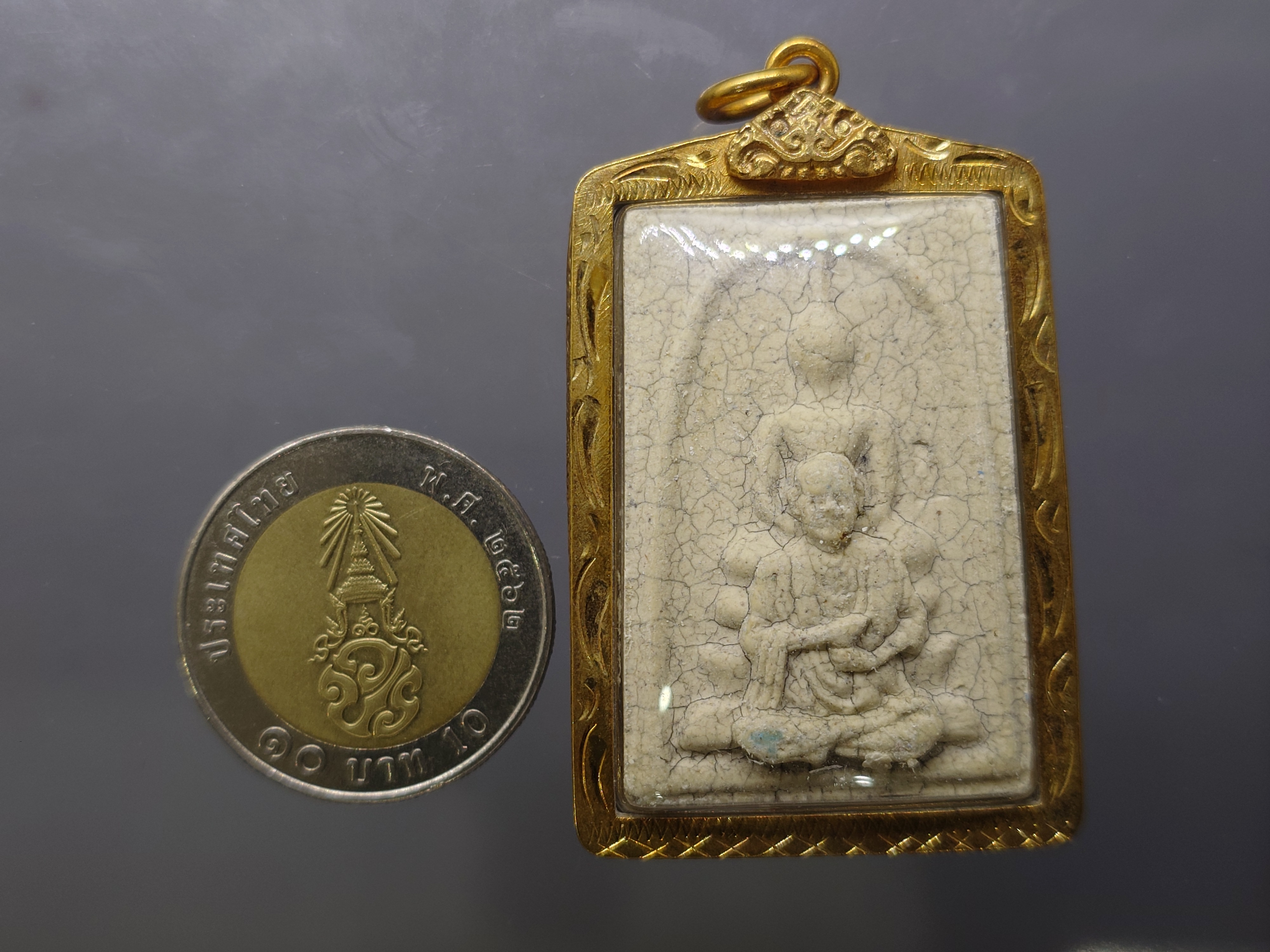 พระสมเด็จวัดระฆัง เนื้อผงผสมผงเก่า พิมพ์พุทธซ้อน รุ่นย้อนยุค 108 ปี (คณะ 9) วัดระฆังโฆสิตารามฯ พร้อมเลี่ยมกรอบไมคอน ปี2556 พร้อมกล่องเดิม