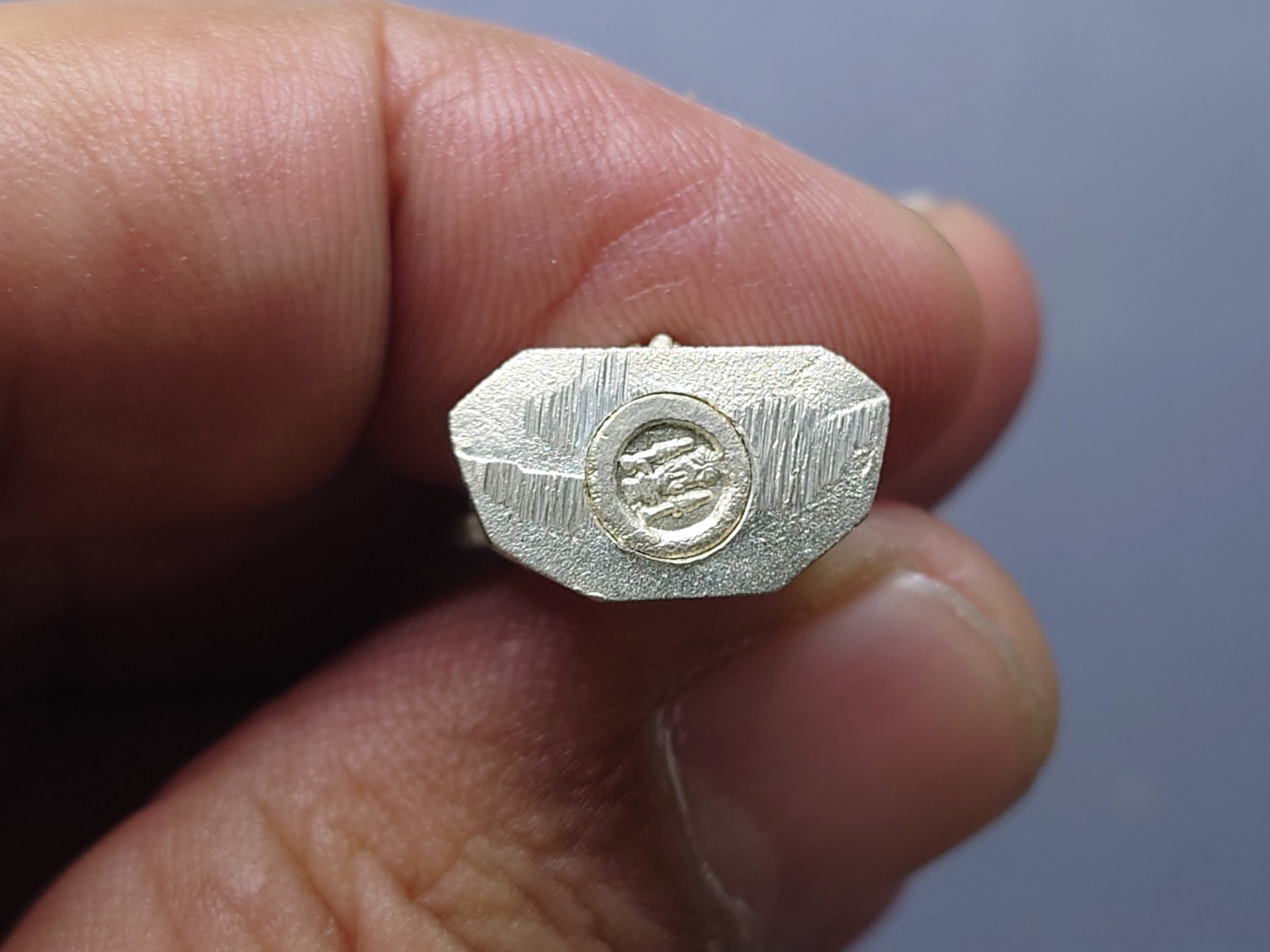 พระกริ่งนิรันตราย ฉลองชนมายุ 90 ปี สมเด็จพระมหาวีรวงศ์ (อุฑาฒิโมมหาเถร) เนื้อเงิน วัดราชประดิษฐสถิตมหาสีมาราม ปี2537 พร้อมตลับเดิม