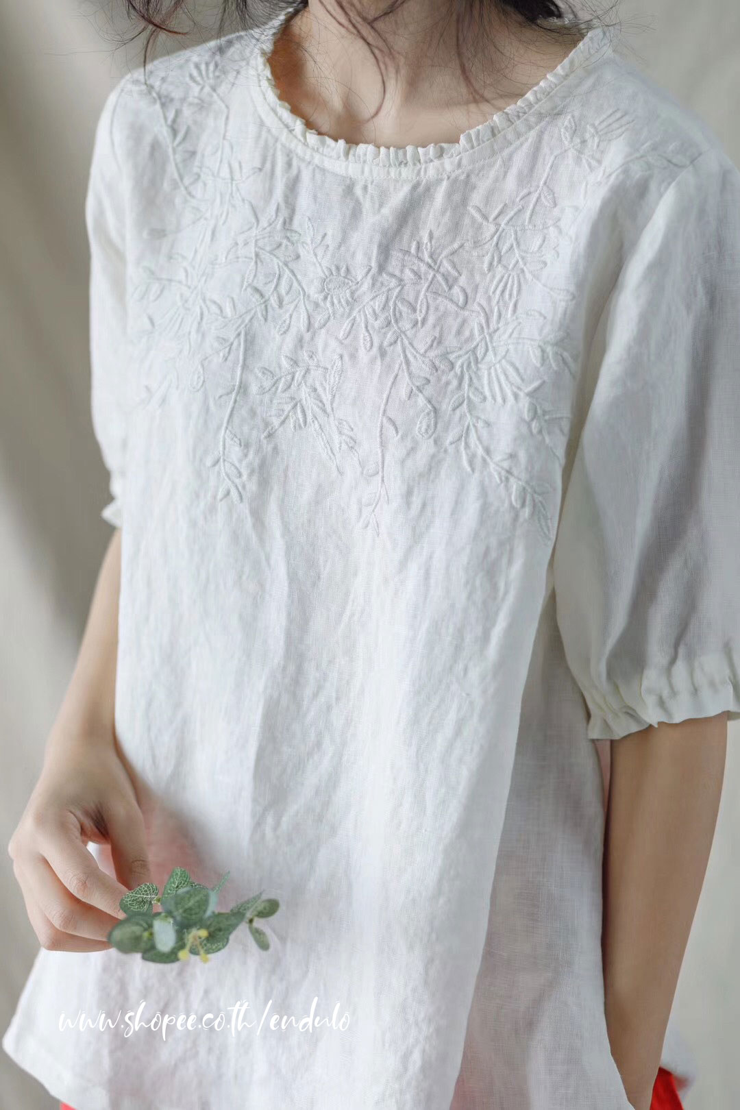 เสื้อลินินสีขาว ปักลายดอกไม้ เสื้อผ้าแฟชั่นผู้หญิง