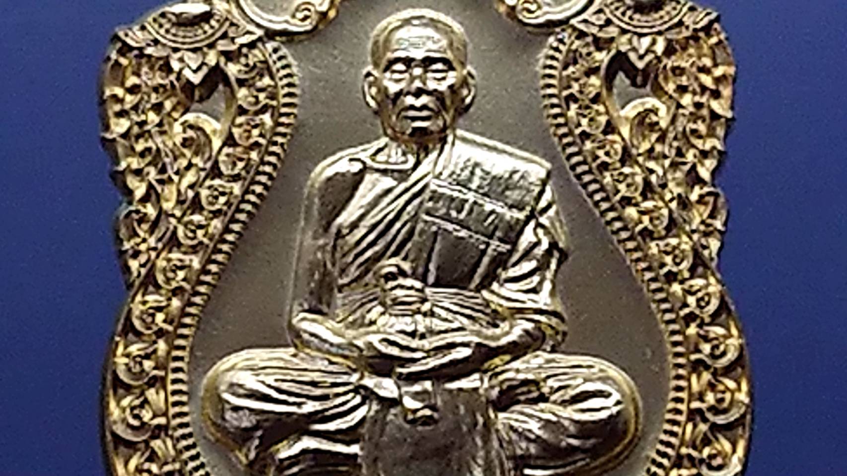 เหรียญเสมาเสือคาบดาบ รุ่น1 เนื้ออาบทองพ่นทราย หลวงพ่อพัฒน์ วัดห้วยด้วน โคท 67 (SKU-03350)