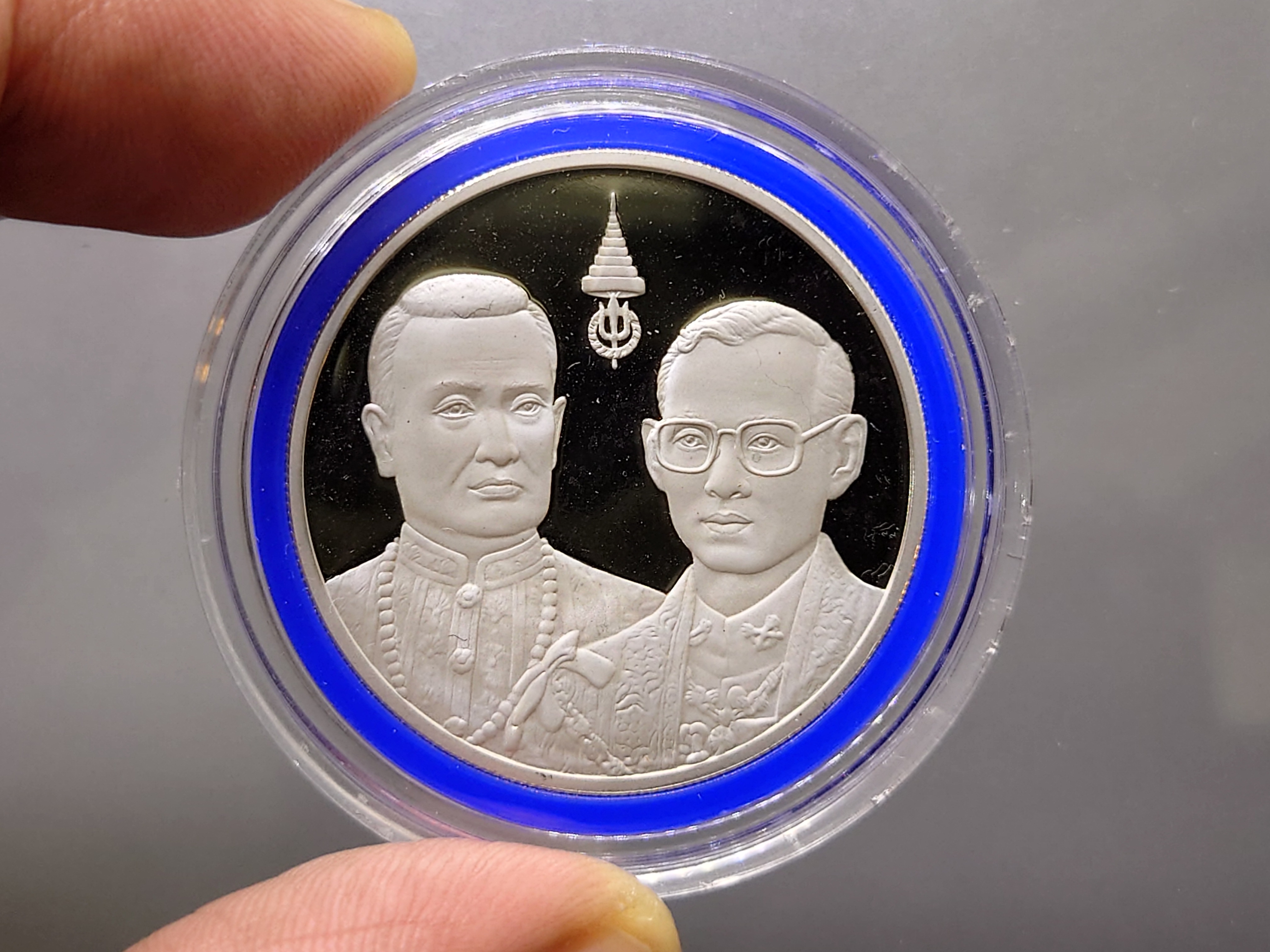 เหรียญเงินขัดเงา 600 บาท ที่ระลึกพระราชพิธีสมมงคลพระชนมายุเท่า ร1 พร้อมใบเซอร์กล่องหนัง ไม่ผ่านใช้สวย
