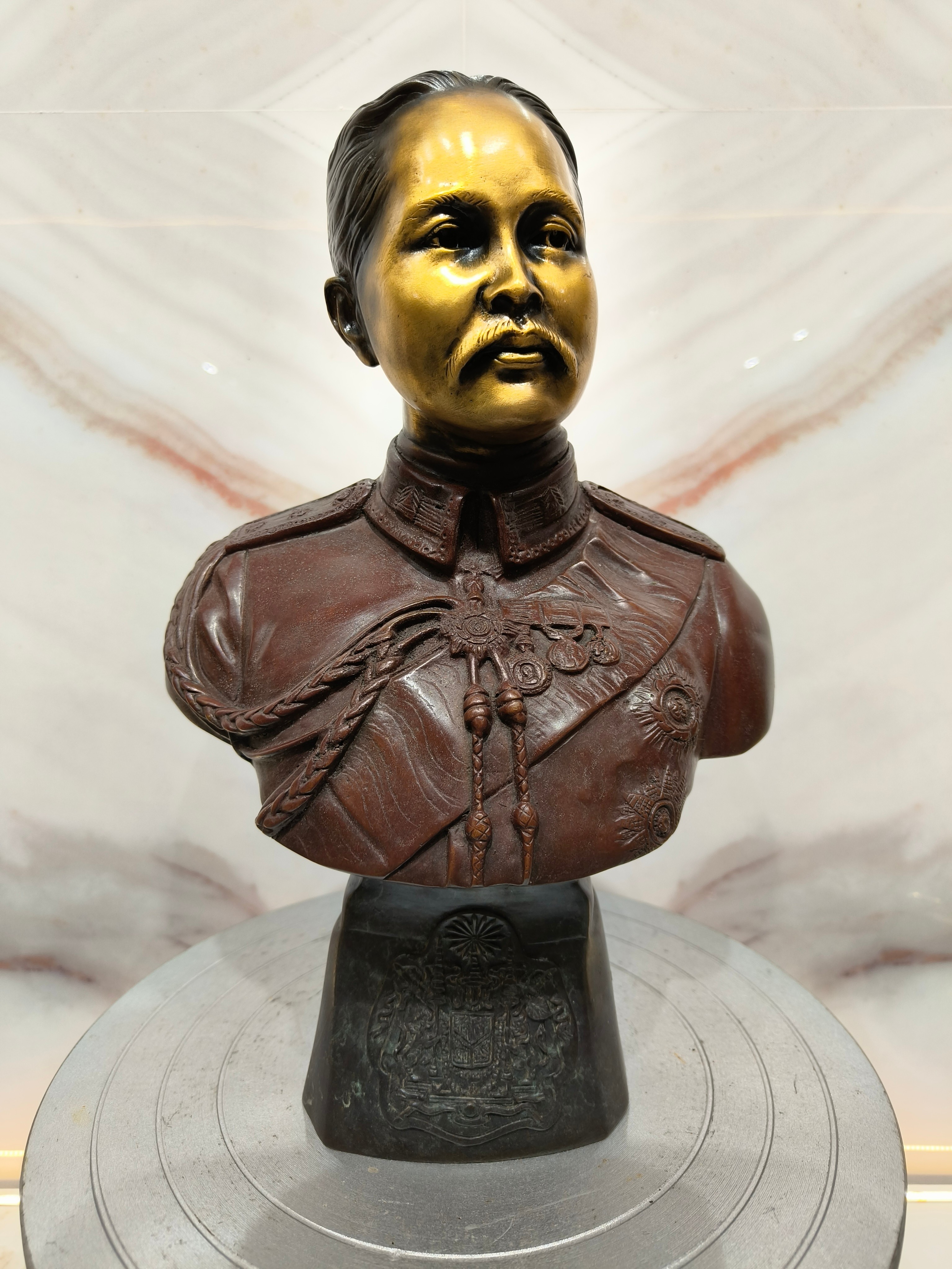 รูปหล่อ รัชกาลที่ 5 ร.5 ครึ่งพระองค์ (ตราแผ่นดิน) หน้าตัก 5 นิ้ว