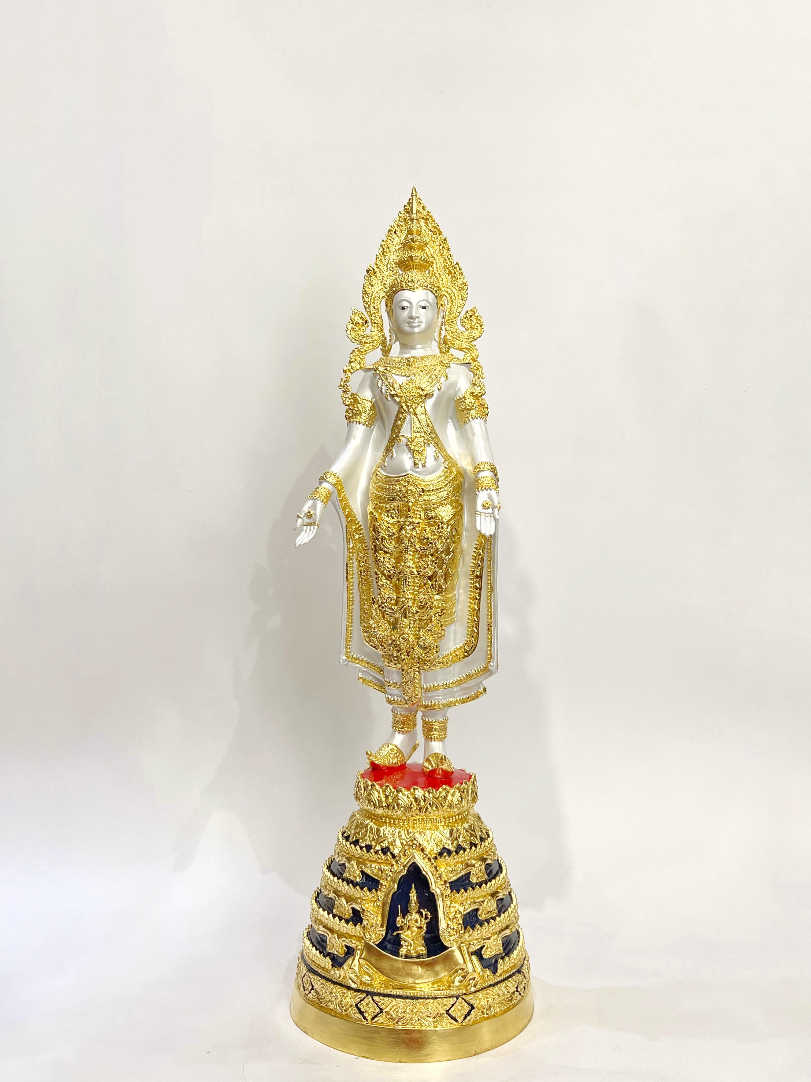 พระพุทธมหาจักรพรรดิ ปางเปิดโลก สูง 32 นิ้ว ทำสี ปิดทอง วัดกษัตราธิราชวรวิหาร จ.อยุธยา