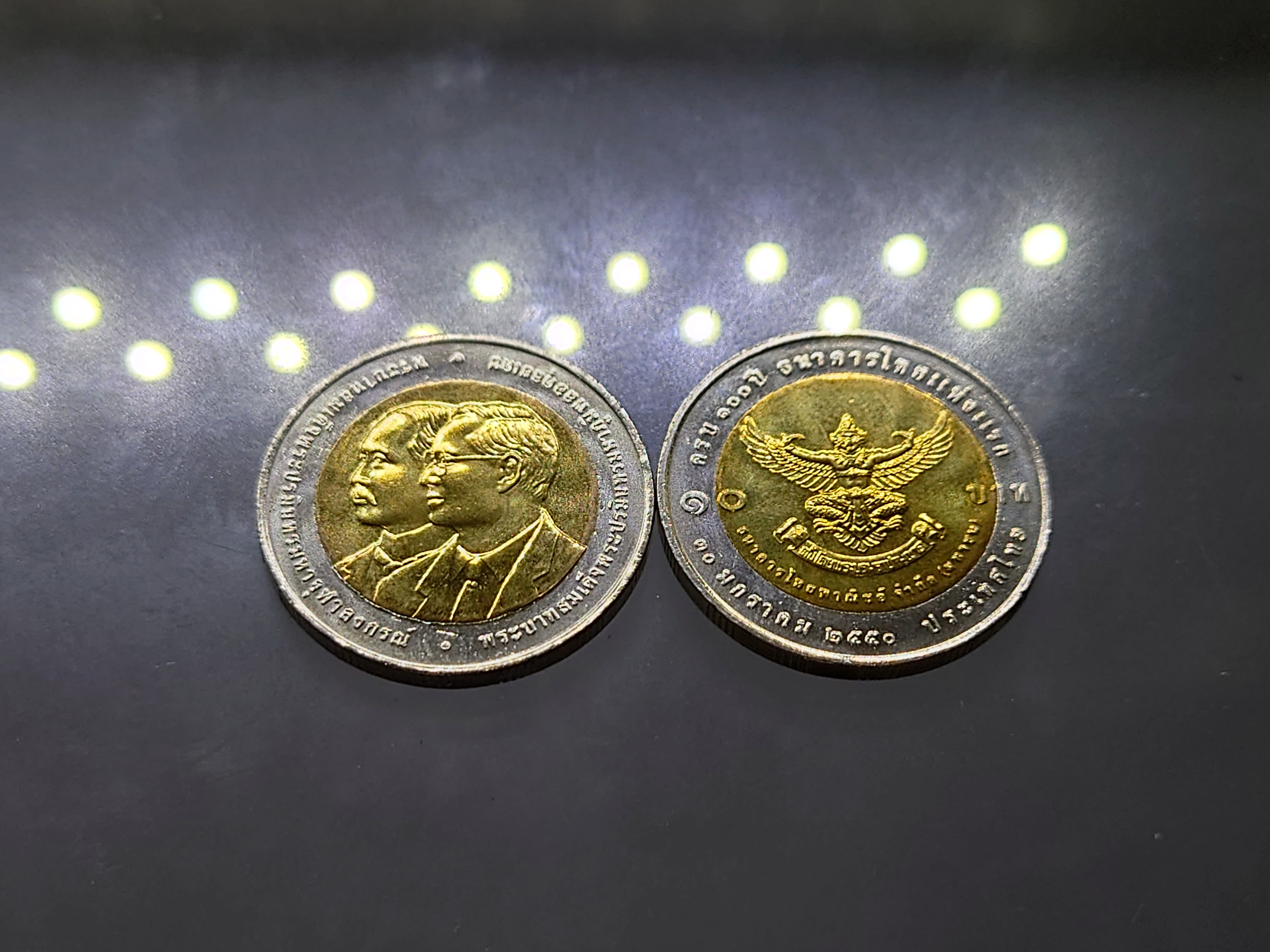 เหรียญ 10 บาทสองสี (ครุฑ) ที่ระลึก 100 ปี ธนาคารแห่งแรก ธ.ไทยพาณิชย์ ปี2550 ไม่ผ่านใช้